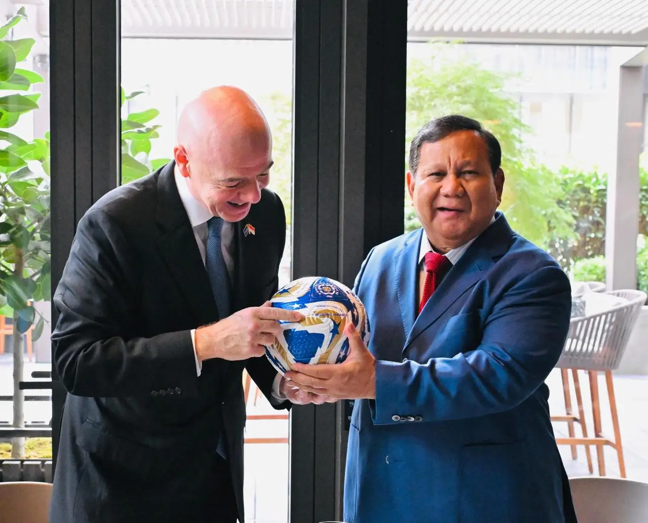 Presiden Republik Indonesia, Prabowo Subianto, bertemu Presiden FIFA, Gianni Infantino, di New York, Amerika Serikat. Foto: Instagram Gianni Infantino