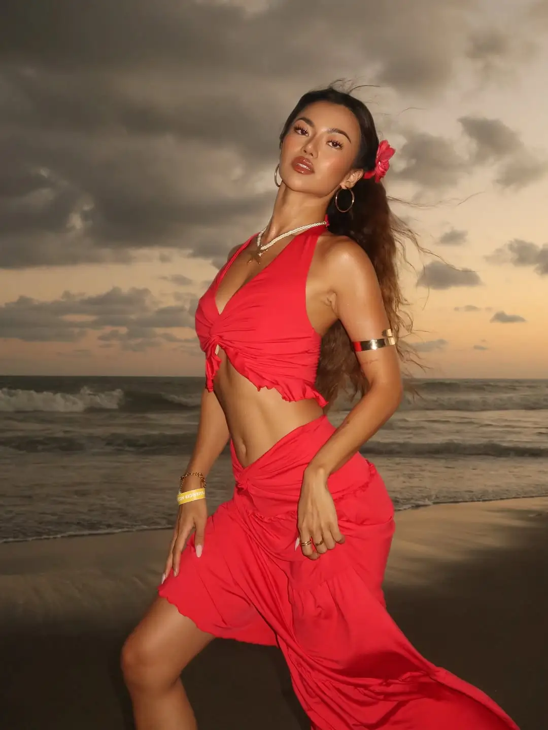 Sanly Liu  Sosok Inspiratif di Balik Mahkota Miss Universe Indonesia 2025