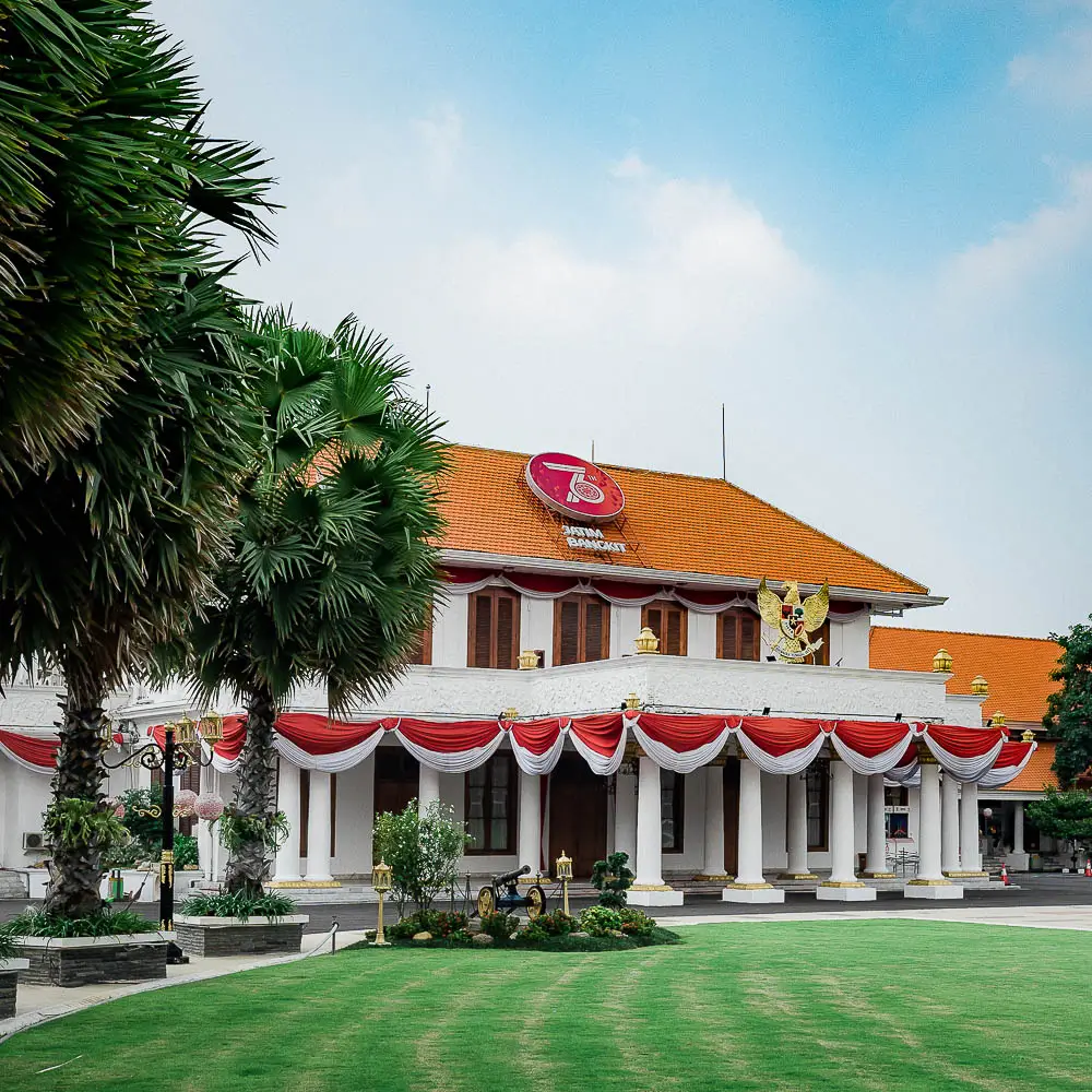 Gedung Negara Grahadi Simbol Sejarah Kota Surabaya yang Terbakar