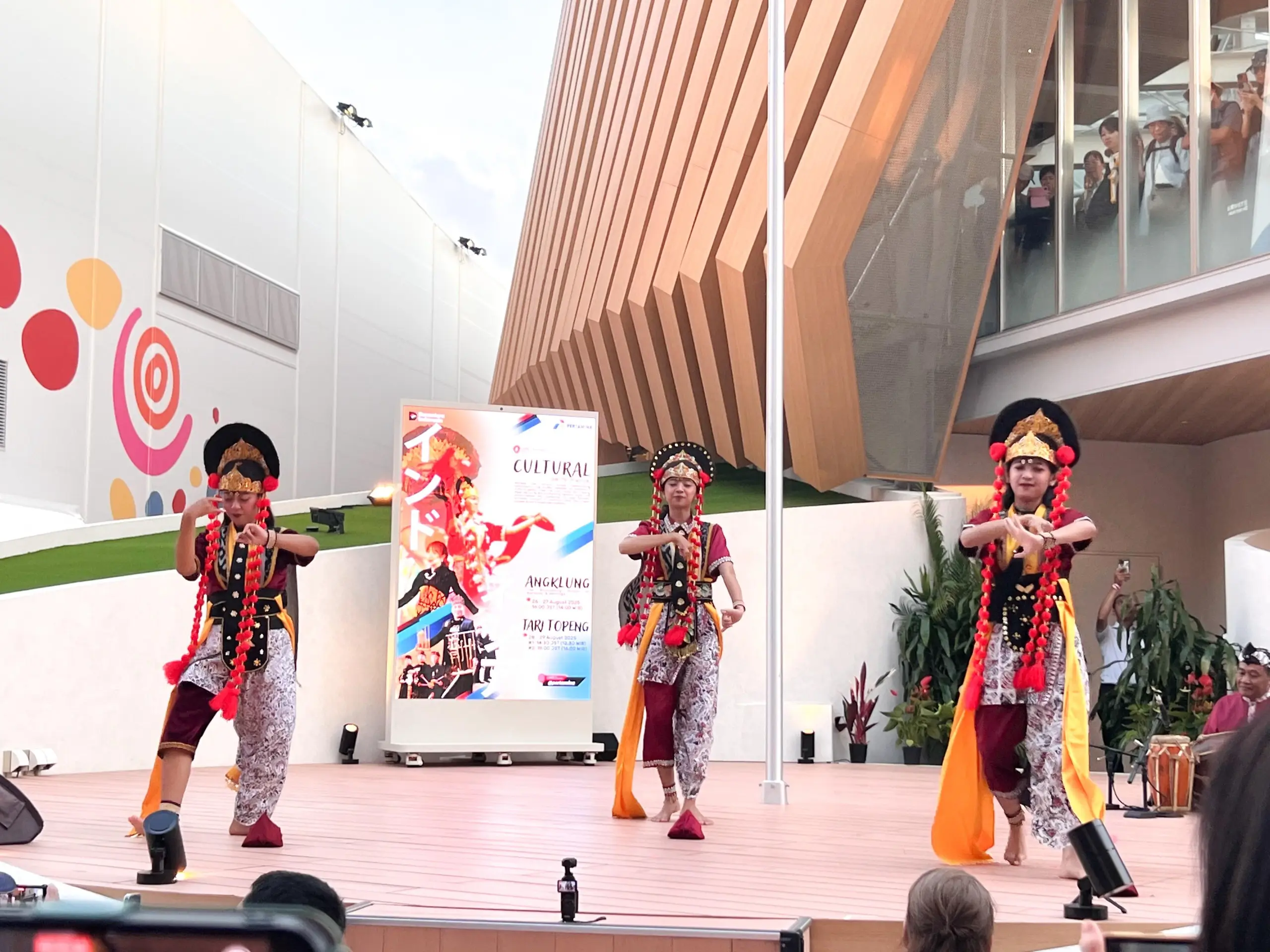 Tari Topeng Indramayu Tampil Memukau di Jepang dalam Osaka World Expo