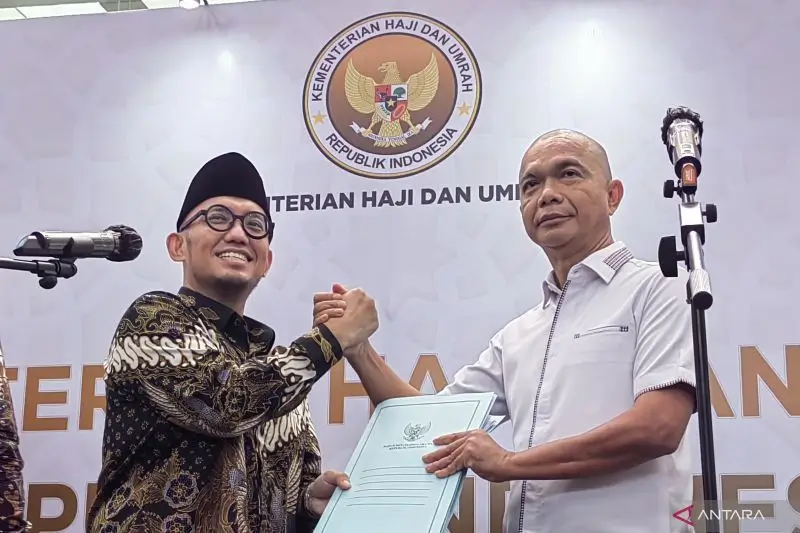 Wakil Menteri Haji dan Umrah Dahnil Anzar Simanjuntak dan Jaksa Agung Muda Bidang Inteligen Reda Manthovani menggelar pertemuan di Kementerian Haji dan Umrah, Selasa (30/9/2025).  (Foto: ANTARA/Asep Firmansyah)