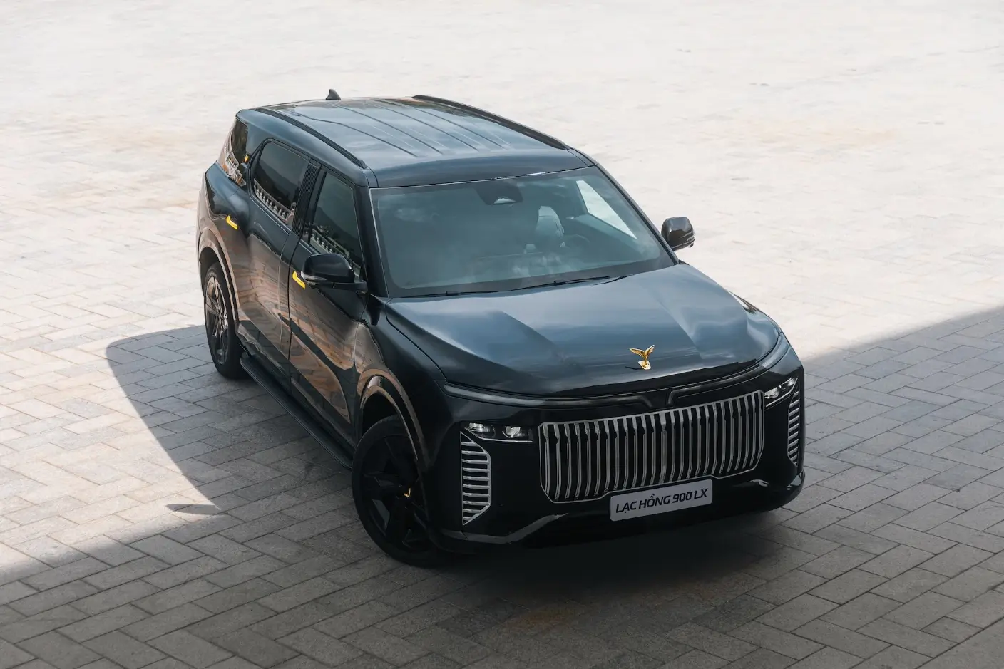 VinFast Hadirkan Mobil Flagship Lac Hong 900 LX  Antipeluru dan Tahan Ledakan 