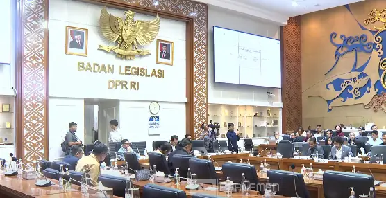 Suasan rapat pleno Badan Legislasi (Baleg) DPR RI di kompleks Parlemen, Senayan, Jakarta Pusat. Foto: tangkapan layar TV parlemen.