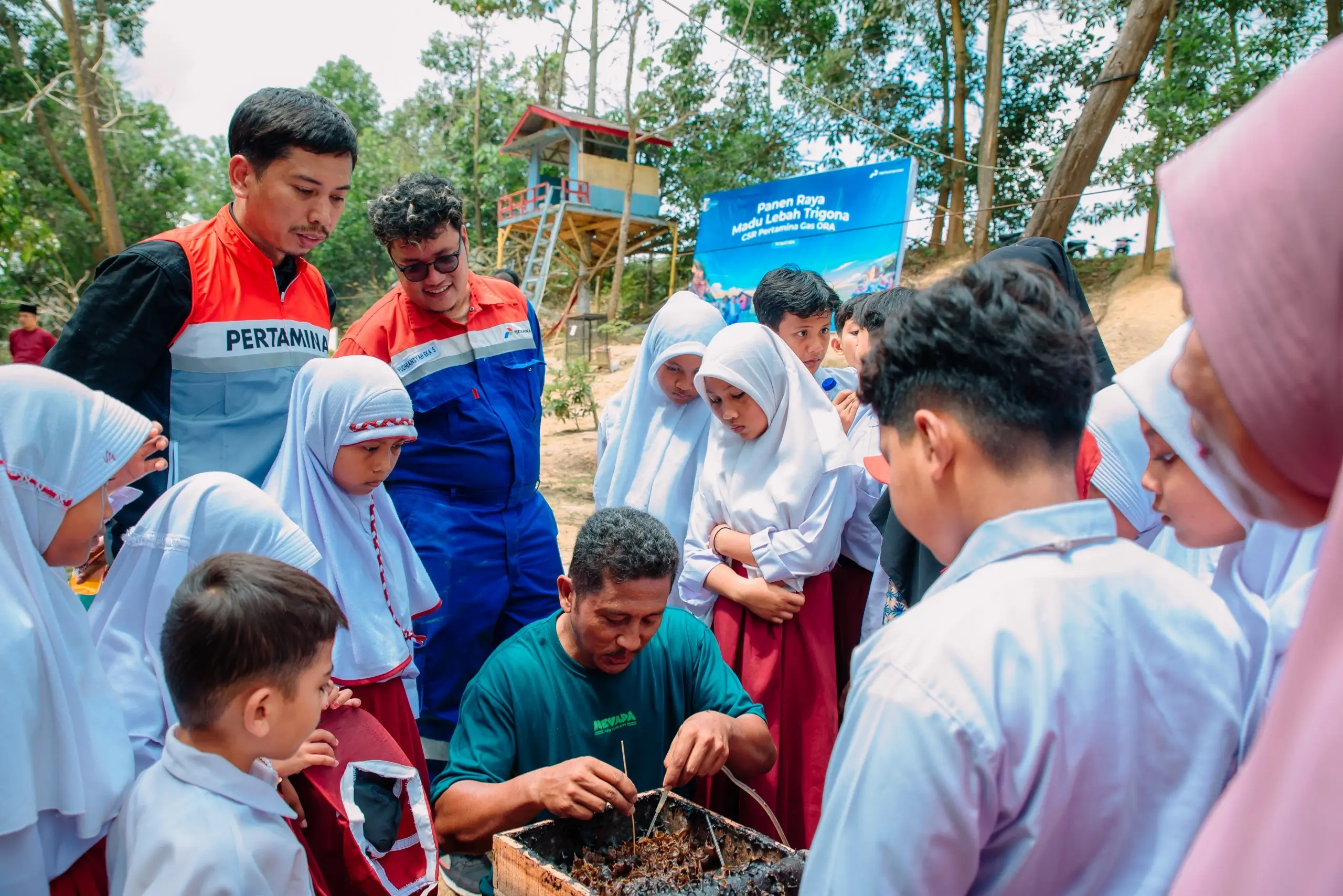 Perkuat Kemandirian Masyarakat Riau  Pertagas Kembangkan Budidaya Madu hingga Ikan Keramba
