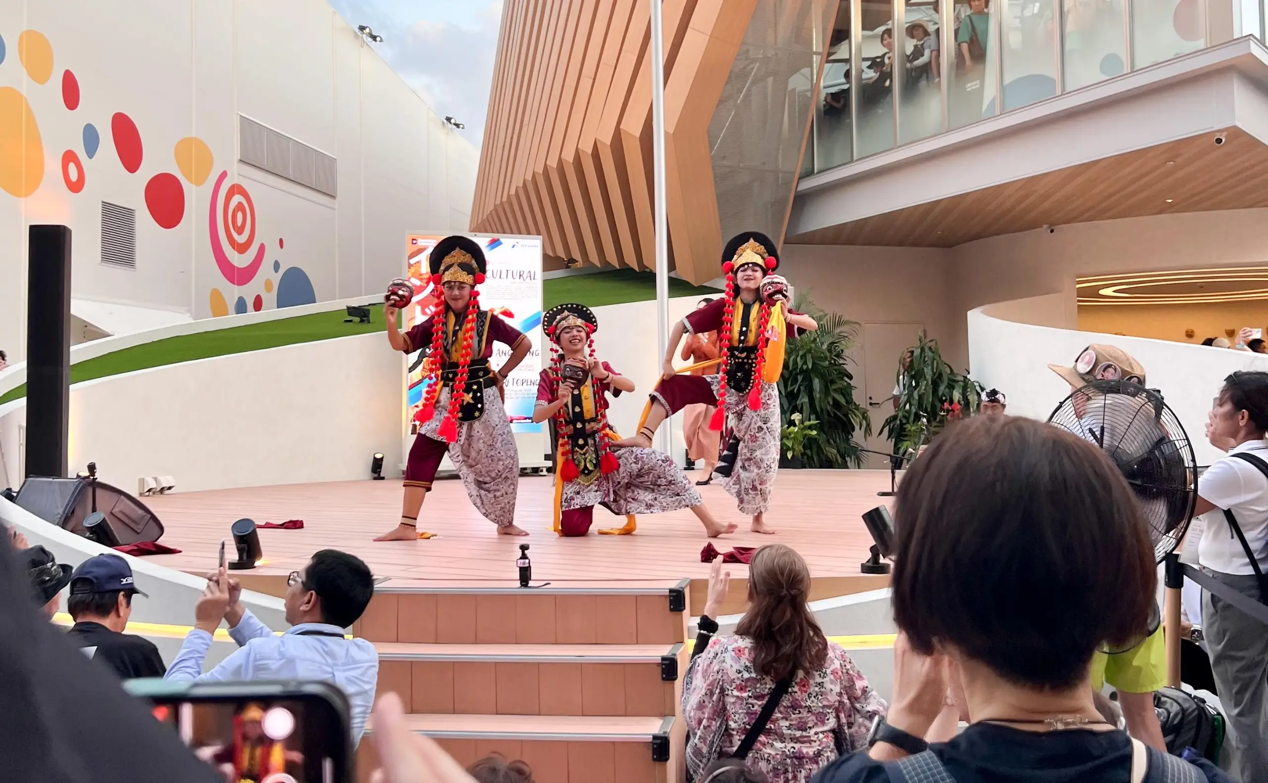 Tari Topeng Indramayu Tampil Memukau di Jepang dalam Osaka World Expo