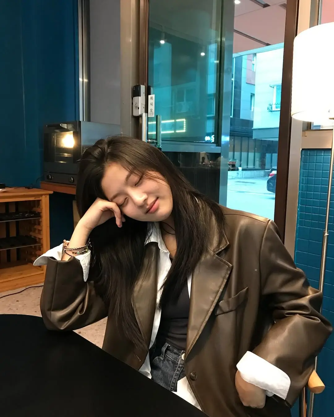 Modis Khas Gen Z  Ini 7 Inspirasi Outfit ala Shin Eun Soo Pemeran Film Netflix Viral  Love Untangled 
