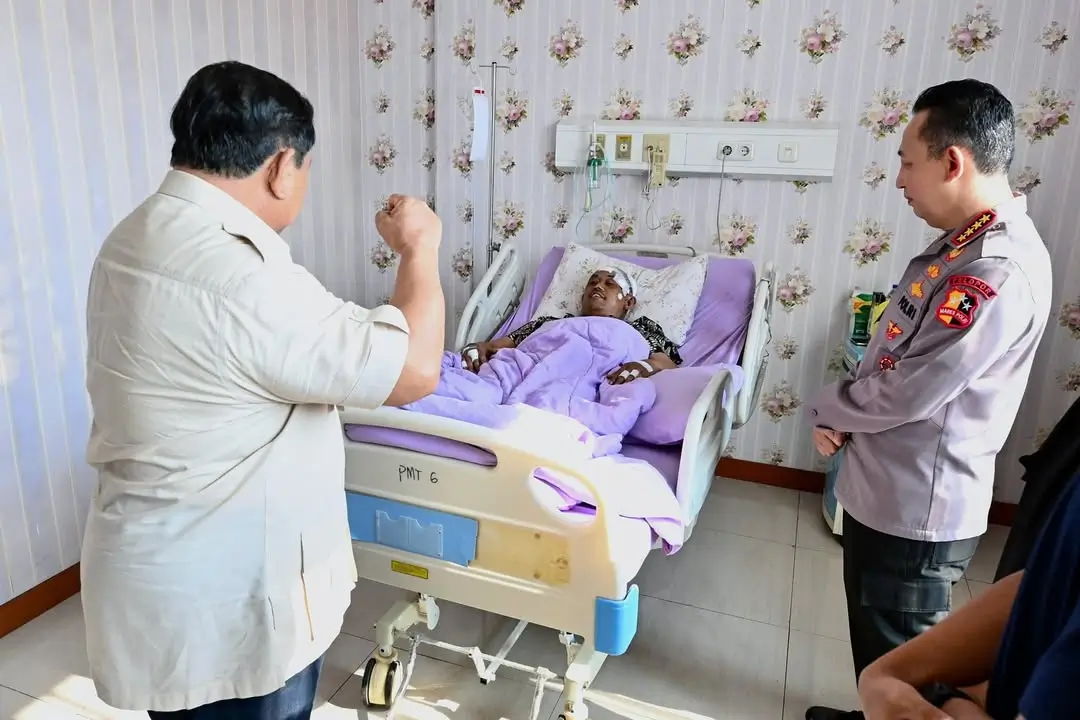 Prabowo Perintahkan Kenaikan Pangkat bagi Polisi yang Terluka