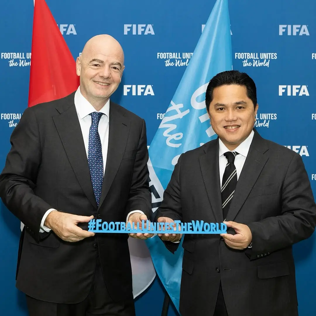 Presiden FIFA, Gianni Infantino, menyampaikan ucapan selamat kepada Erick Thohir yang baru saja ditunjuk sebagai Menteri Pemuda dan Olahraga (Menpora) Indonesia. Foto: Instagram Gianni Infantino