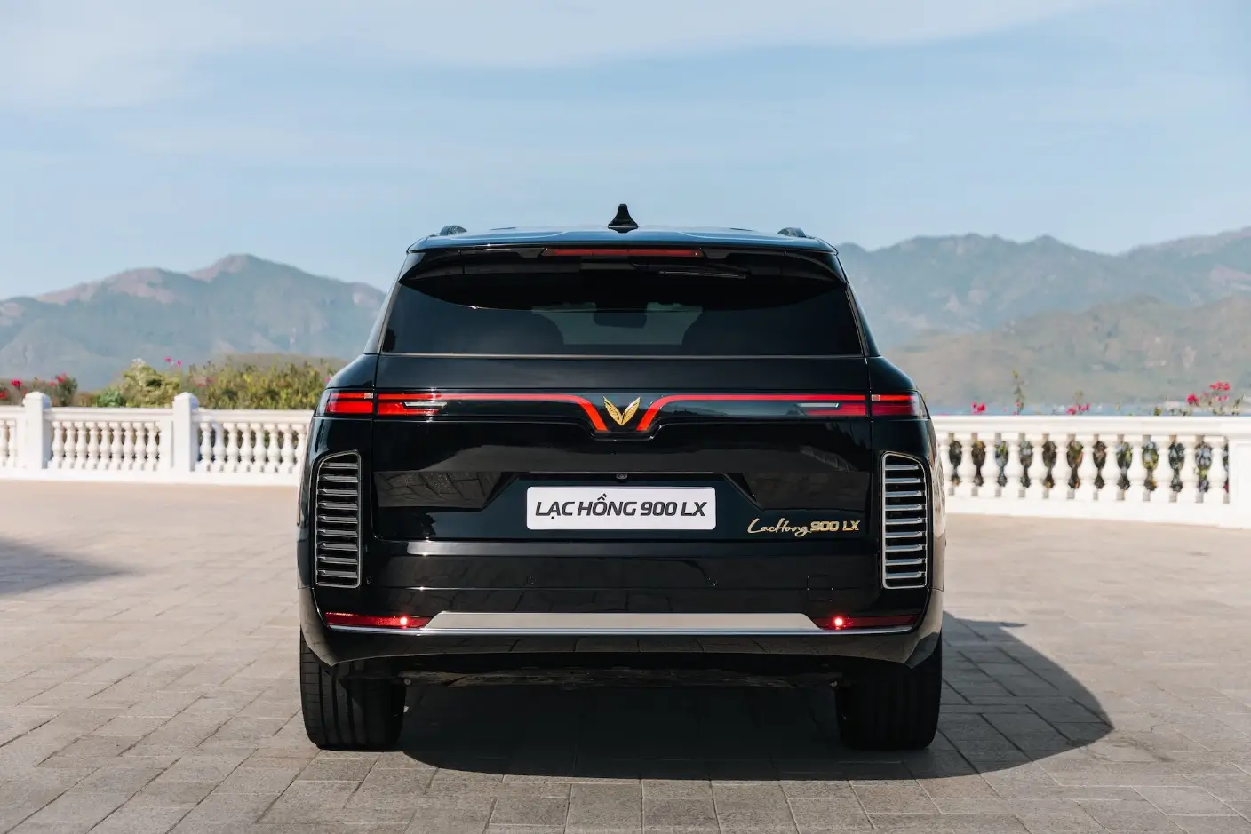 VinFast Hadirkan Mobil Flagship Lac Hong 900 LX  Antipeluru dan Tahan Ledakan 