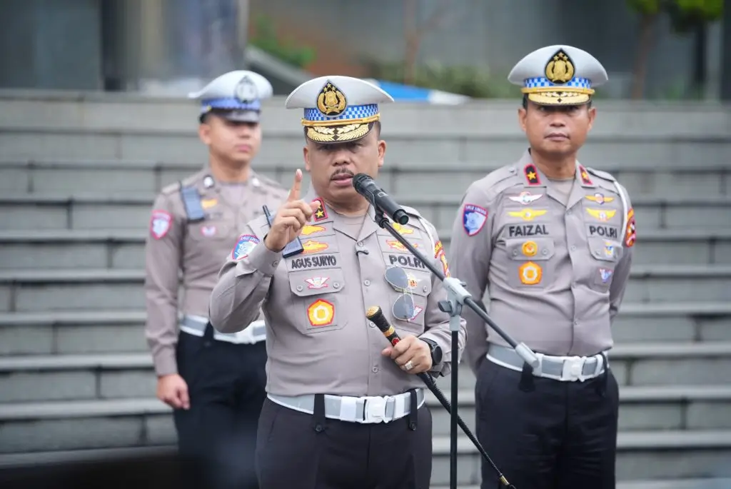 Foto: Kakorlantas Irjen Pol Drs. Agus Suryonugroho menghentikan sementara strobo dan sirine (korlantas.polri.go.id)