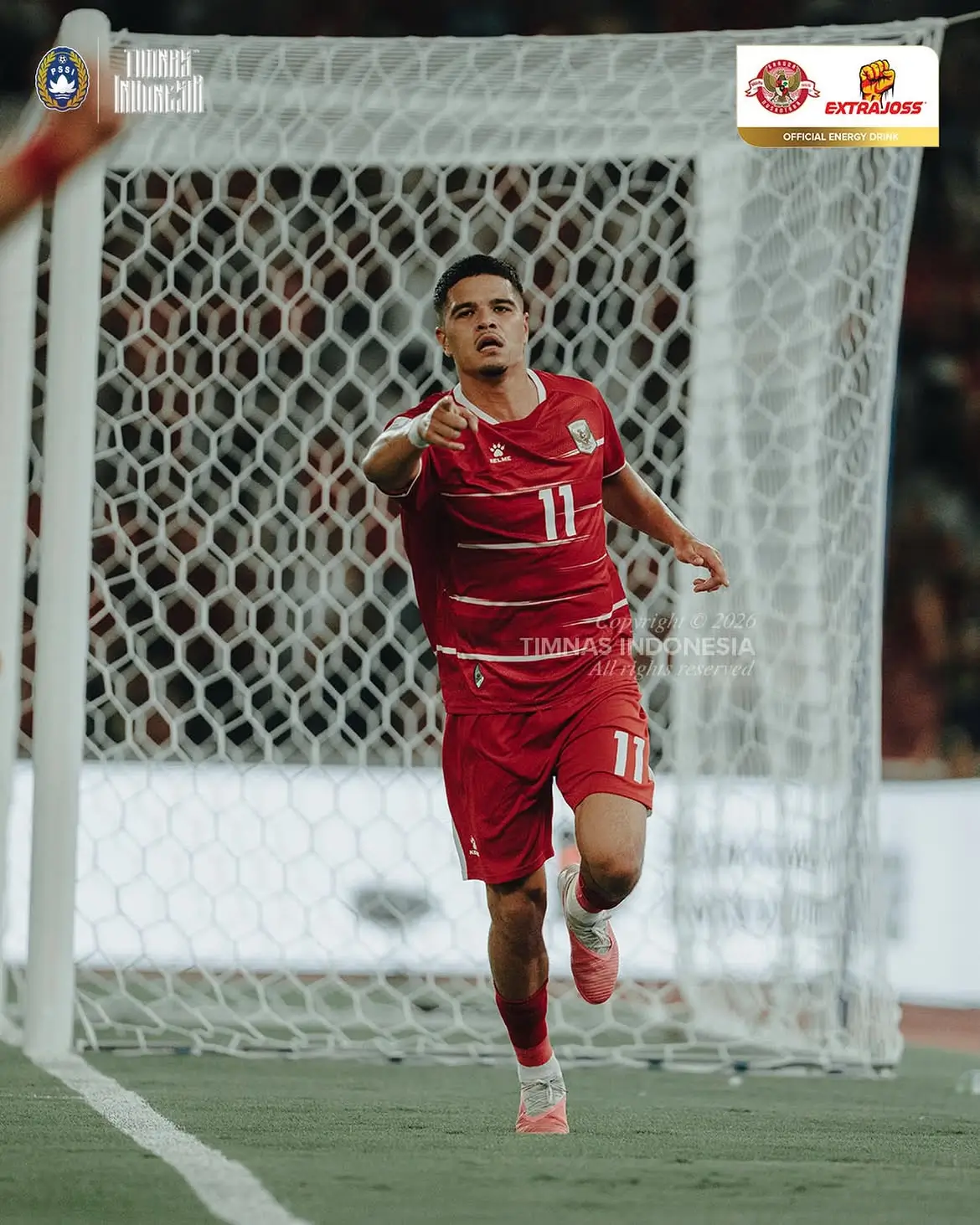 Pelatih Timnas Indonesia, John Herdman, memberikan penjelasan mengenai susunan pemain yang diturunkannya ketika menghadapi Timnas Singapura. Foto Instagram Timnas Indonesia.
