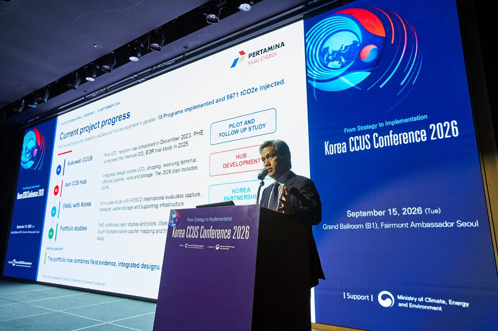 Direktur Investasi & Pengembangan Bisnis Pertamina Hulu Energi (PHE), Dannif Utojo Danusaputro, memaparkan perkembangan proyek CCS/CCUS Indonesia dalam ajang Korea CCUS Conference 2026 di Seoul, Korea Selatan. Dok. PHE