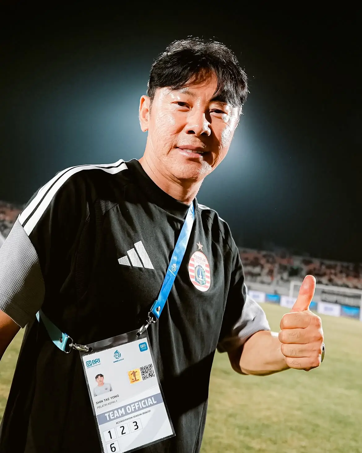 Pelatih Persija Jakarta, Shin Tae-yong, mempersembahkan kemenangan 1-0 atas Borneo FC. Foto Instagram Persija Jakarta.