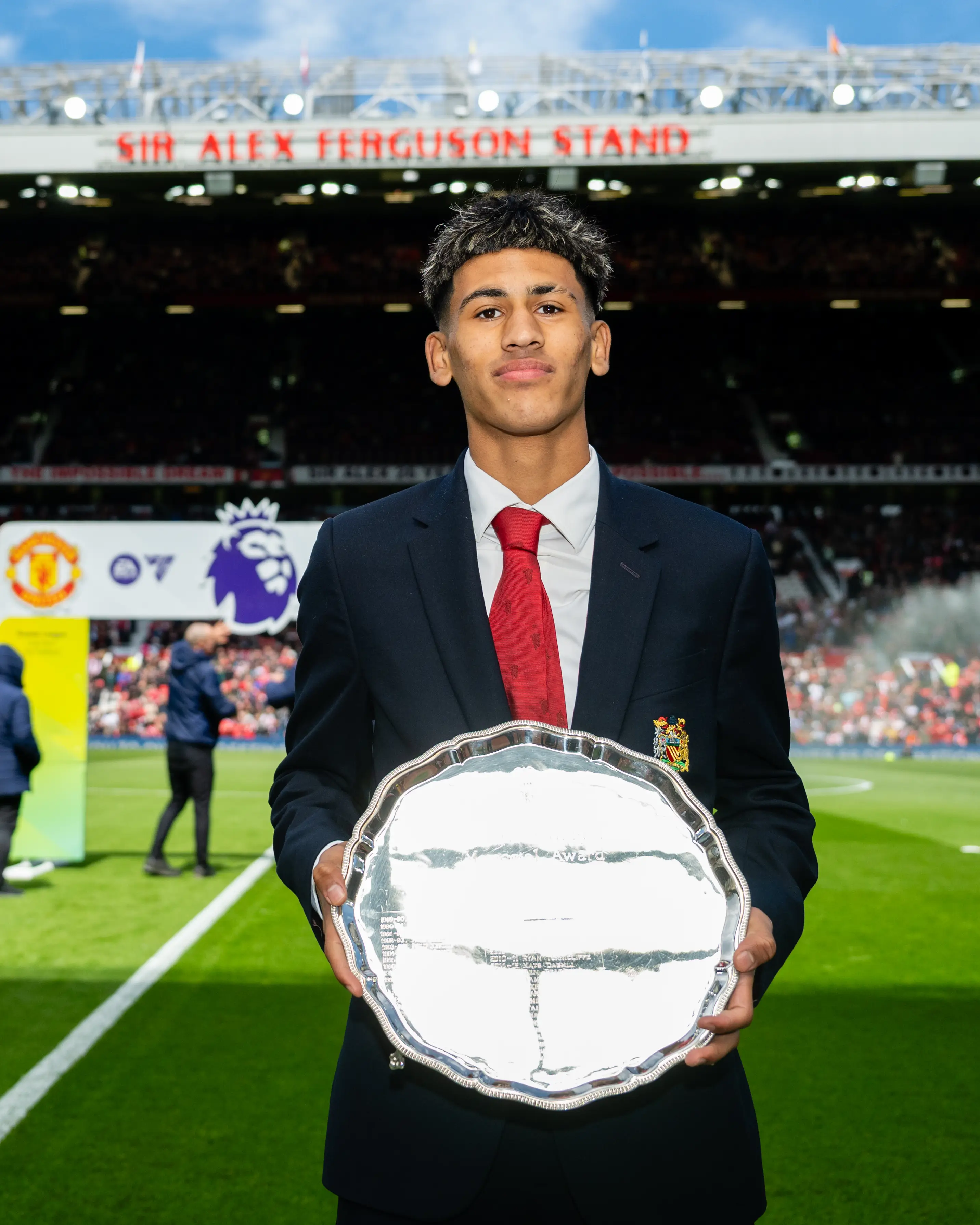 Manchester United tengah menghadapi situasi tidak terduga setelah wonderkid berusia 15 tahun, JJ Gabriel, mengajukan permintaan untuk mengakhiri registrasinya. Foto X Manchester United.