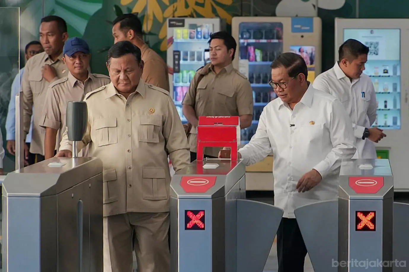 Presiden Prabowo Subianto bersama Gubernur DKI Jakarta Pramono Anung. Foto: beritajakarta.id