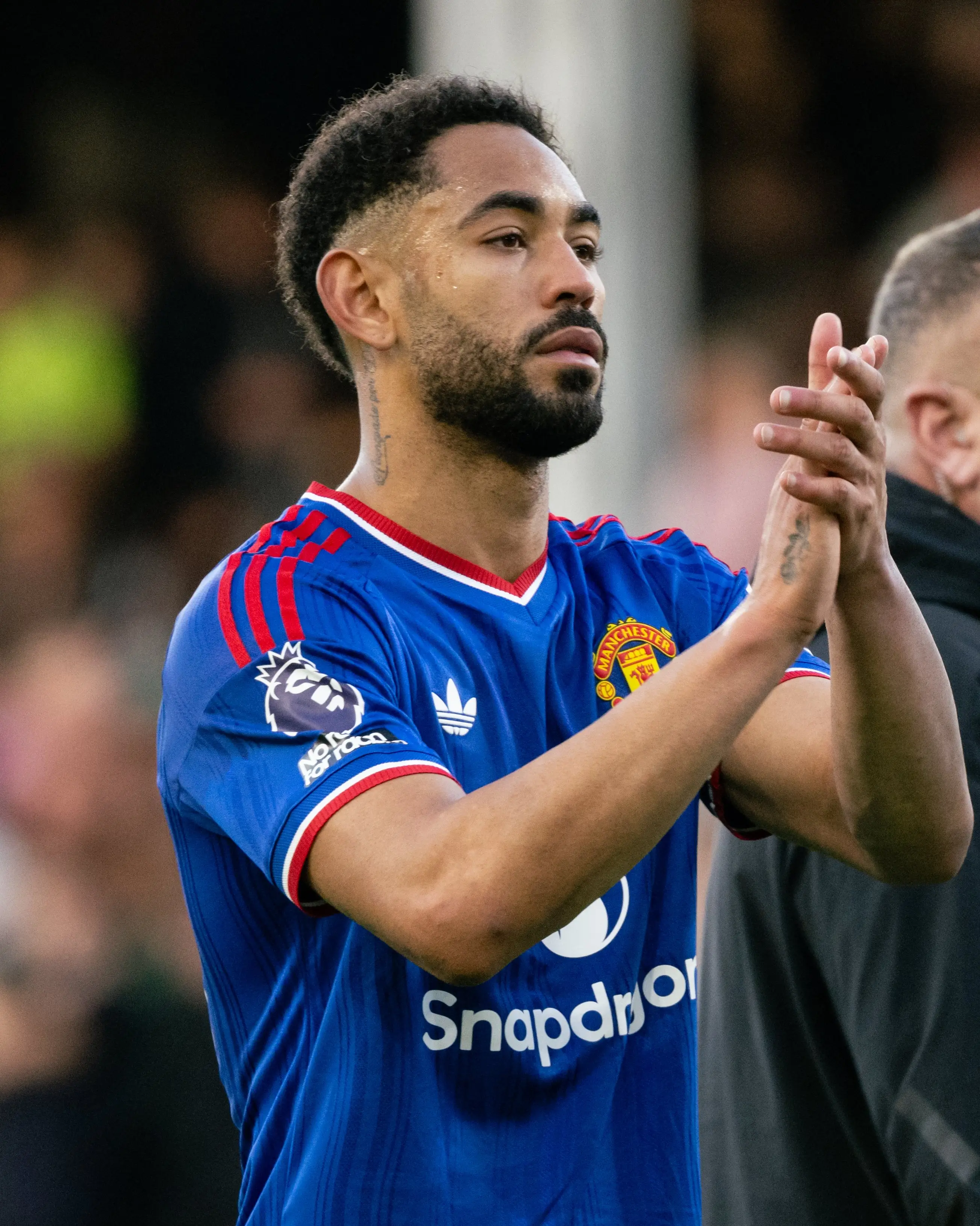 Manchester United mengonfirmasi biaya gaji terbaru turun 11,3 juta poundsterling atau sekitar Rp268 miliar menjadi 302 juta poundsterling atau sekitar Rp7,15 triliun. Foto X Manchester United.