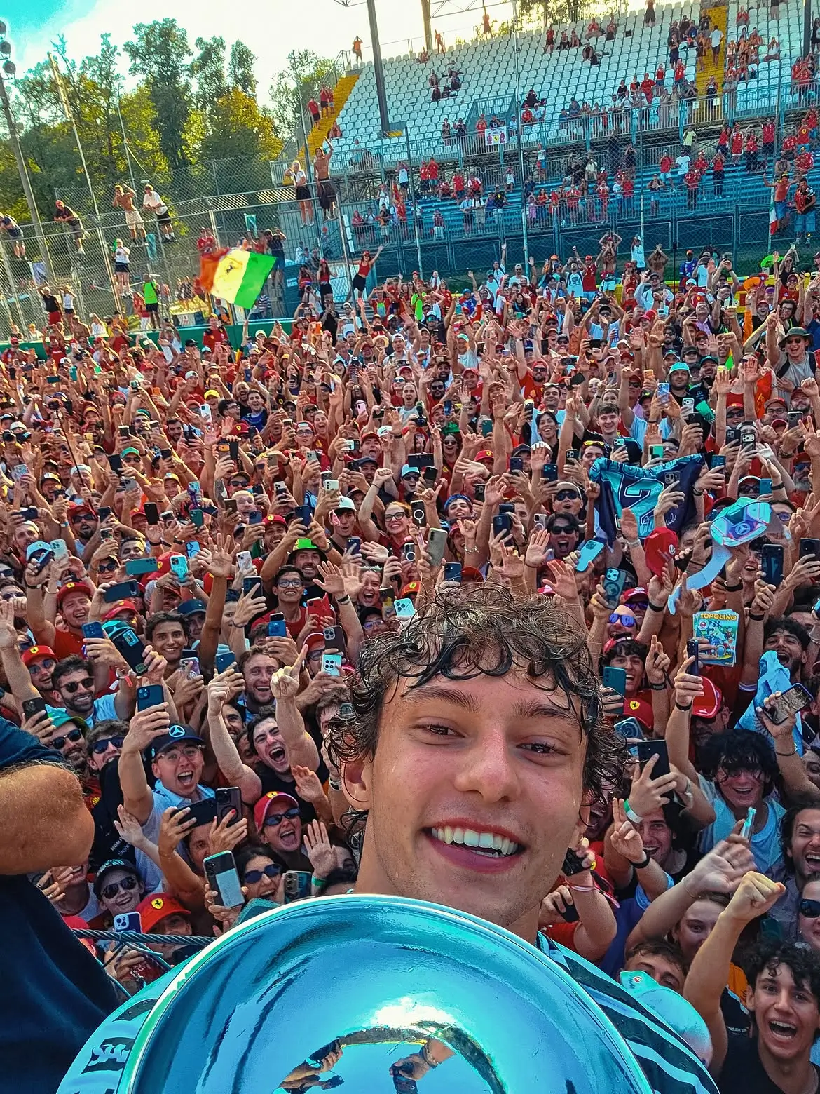Kisah Ajaib Kimi Antonelli di Monza  Start Baris Belakang  Taklukkan Goerge Russell hingga Jadi Raja F1 Italia