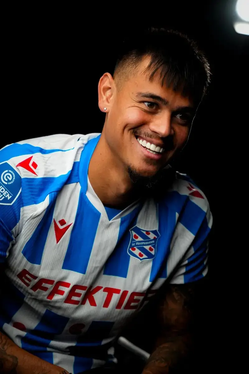 Mees Hilgers mengungkap cerita pahit di FC Twente. Foto Instagram Mees Hilgers.