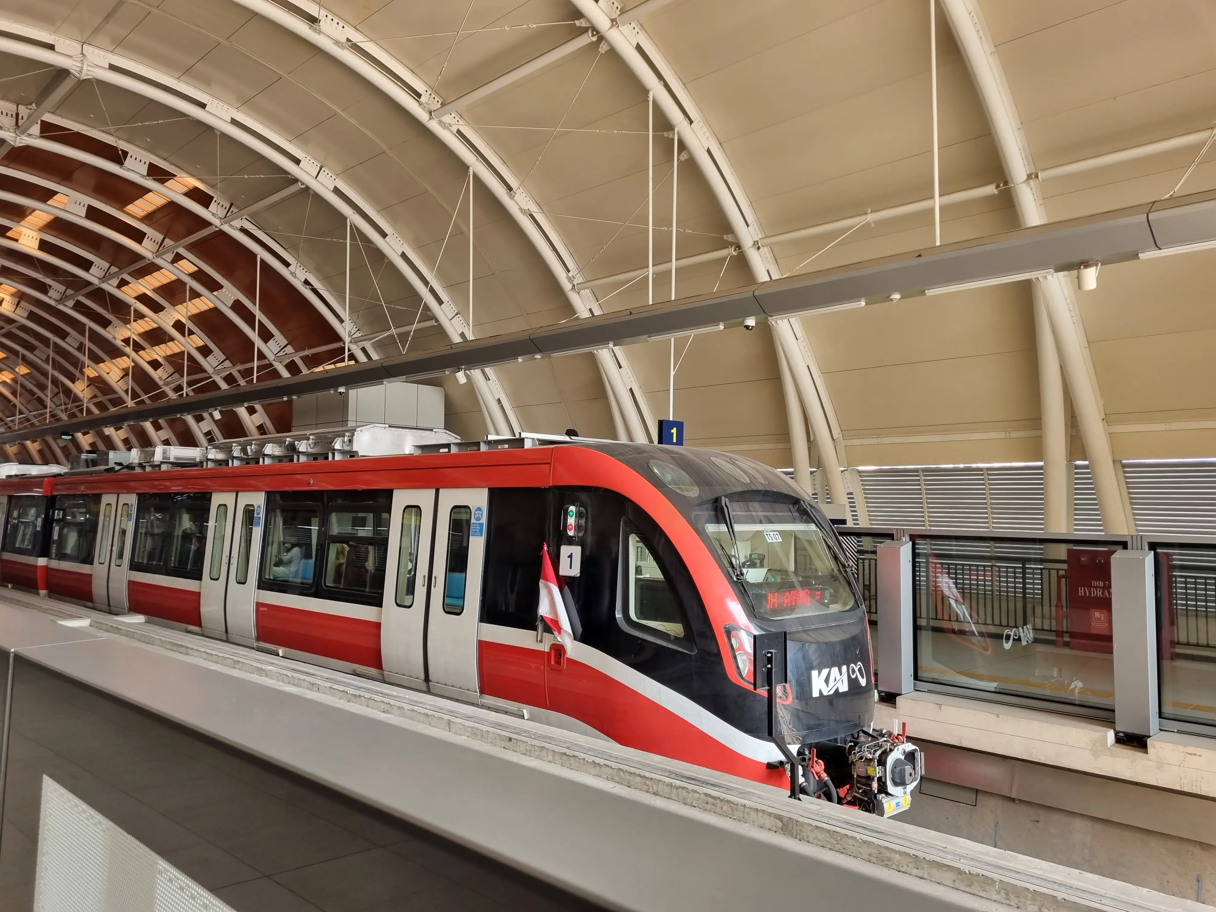 LRT Jakarta. (Foto: ThePhrase.id/Syifaa)