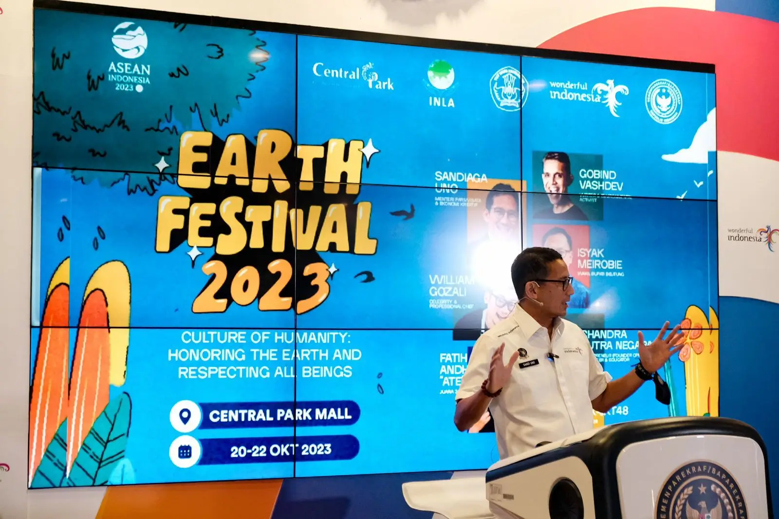 Menparekraf Sandiaga Salahuddin Uno dalam The Weekly Brief with Sandi Uno (WBSU) di Gedung Sapta Pesona, Jakarta, Senin (16/10/). (Foto: kemenparekraf.go.id)