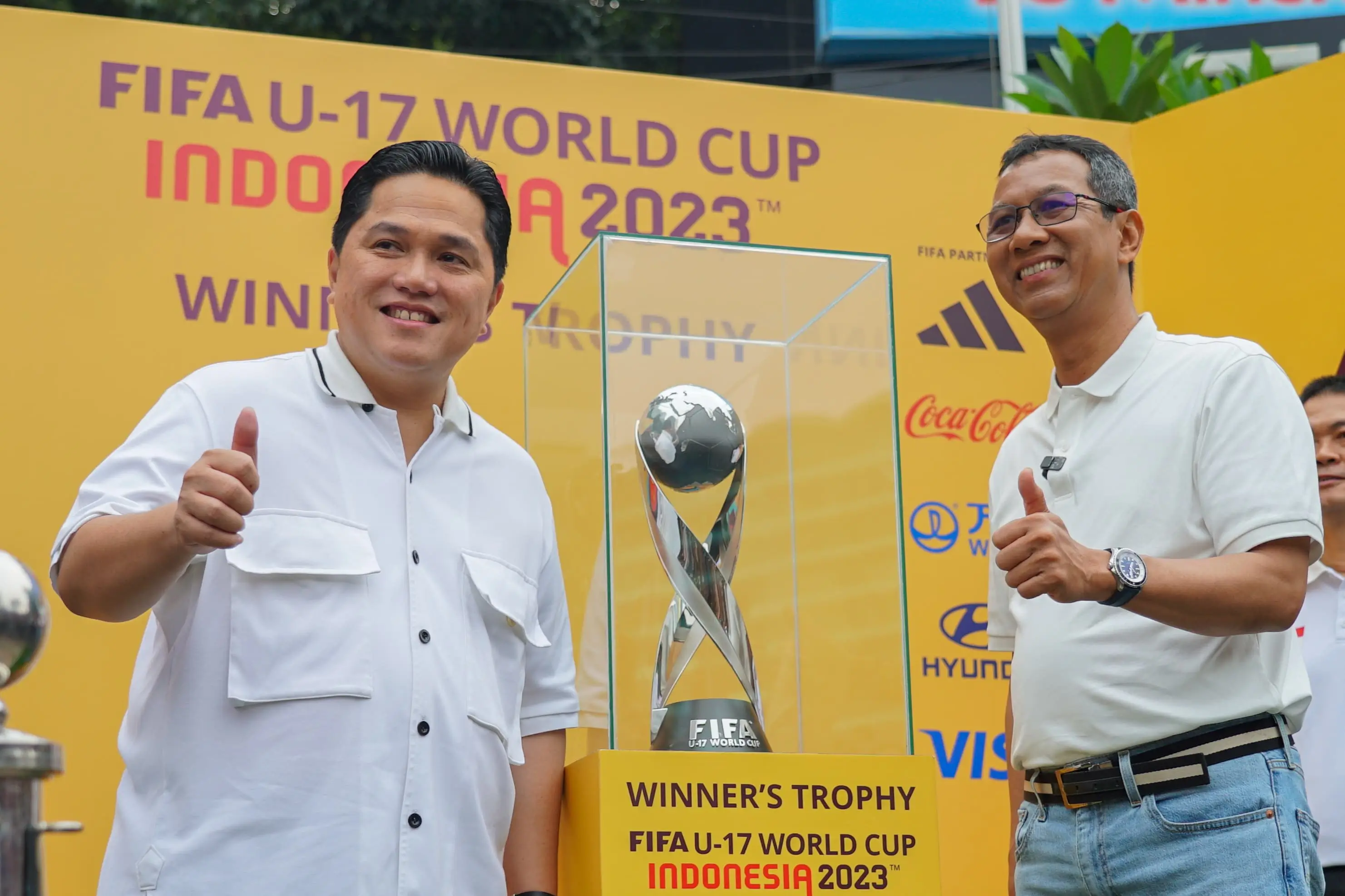 Masyarakat Tumpah Ruah dalam Tur Trofi Piala Dunia U 17 2023 di Bundaran HI