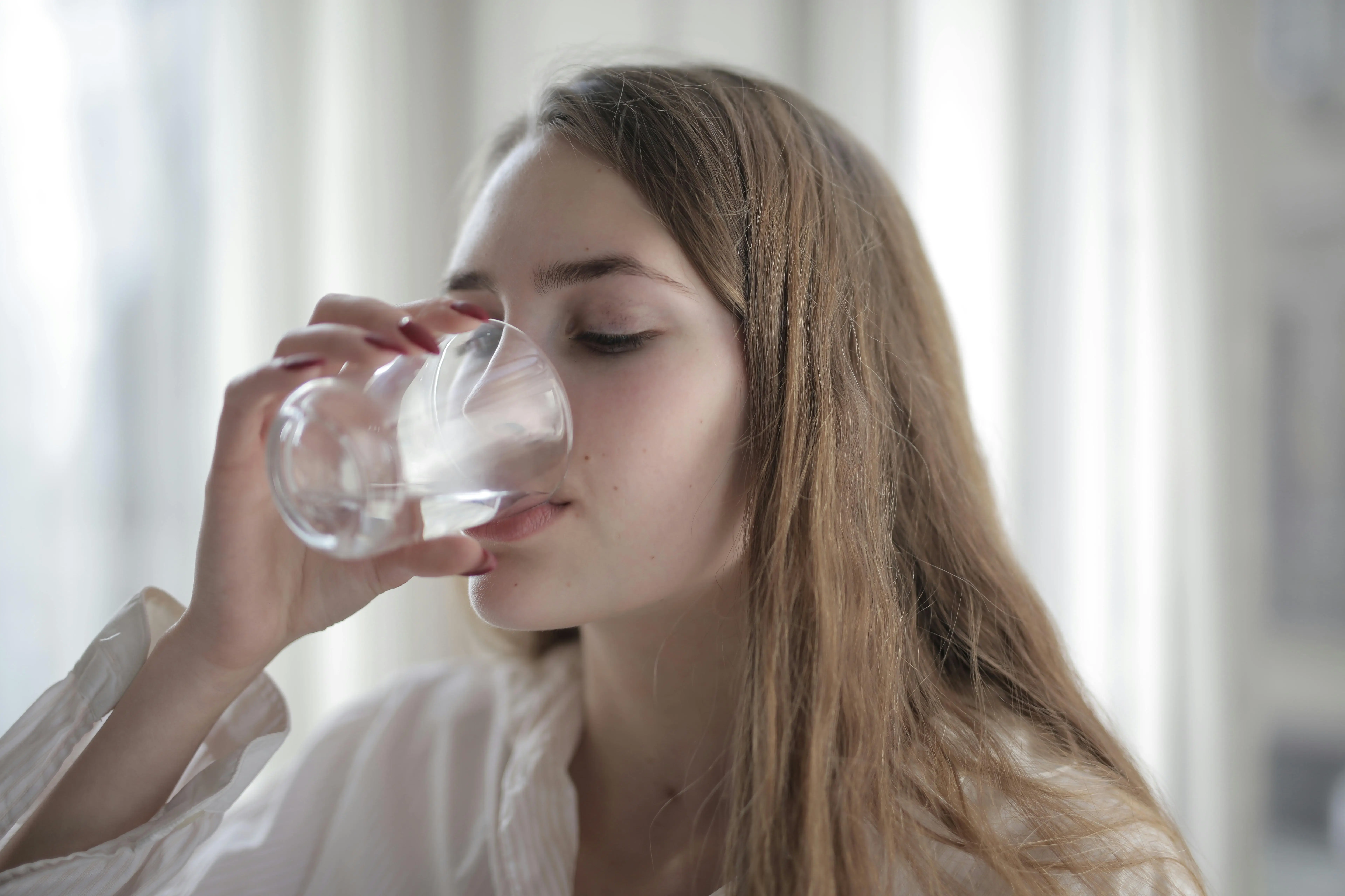 Ilustrasi water fasting. (Foto: Pexels/Andrea Piacquadio)