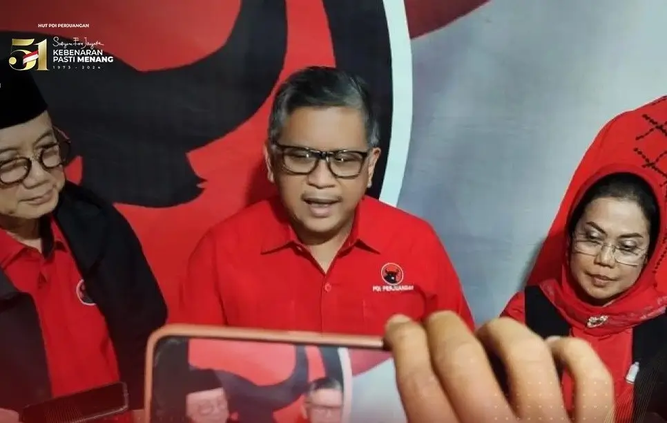 Sekjen PDI Perjuangan, Hasto Kristiyanto (tengah). (Foto: Instagram/pdi_perjuangan)