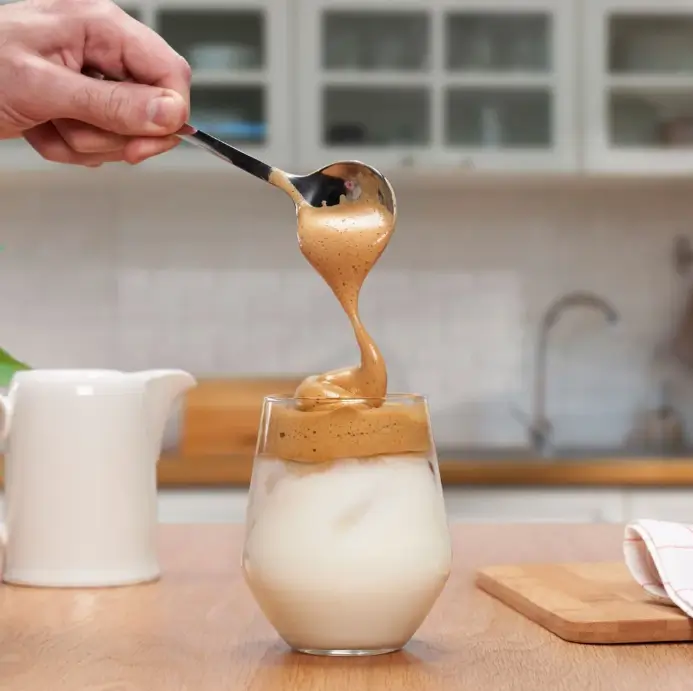 Dari Dalgona Coffee hingga Dirty Chai Latte  5 Resep Kopi Unik ini Wajib Kamu Coba 