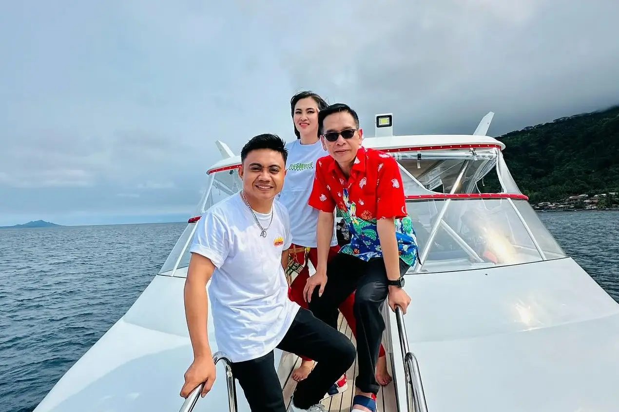 Calon Gubernur (Cagub) Maluku Utara (Malut), Benny Laos (kemeja merah). (Foto: Instagram/benny.laos)