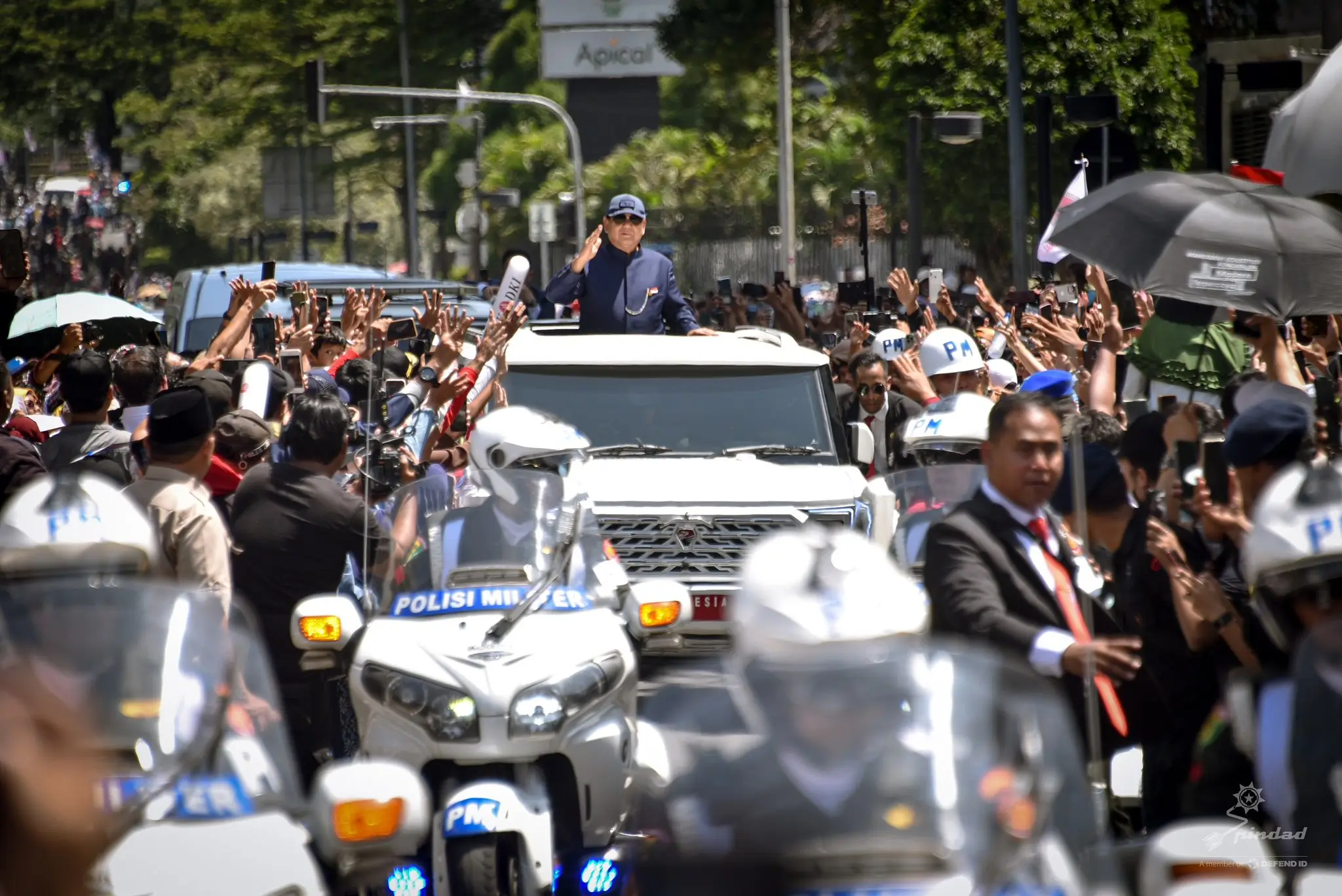 Presiden Prabowo tunggangi MV3 Garuda Limousine buatan Pindad. (Foto: X/pindad)