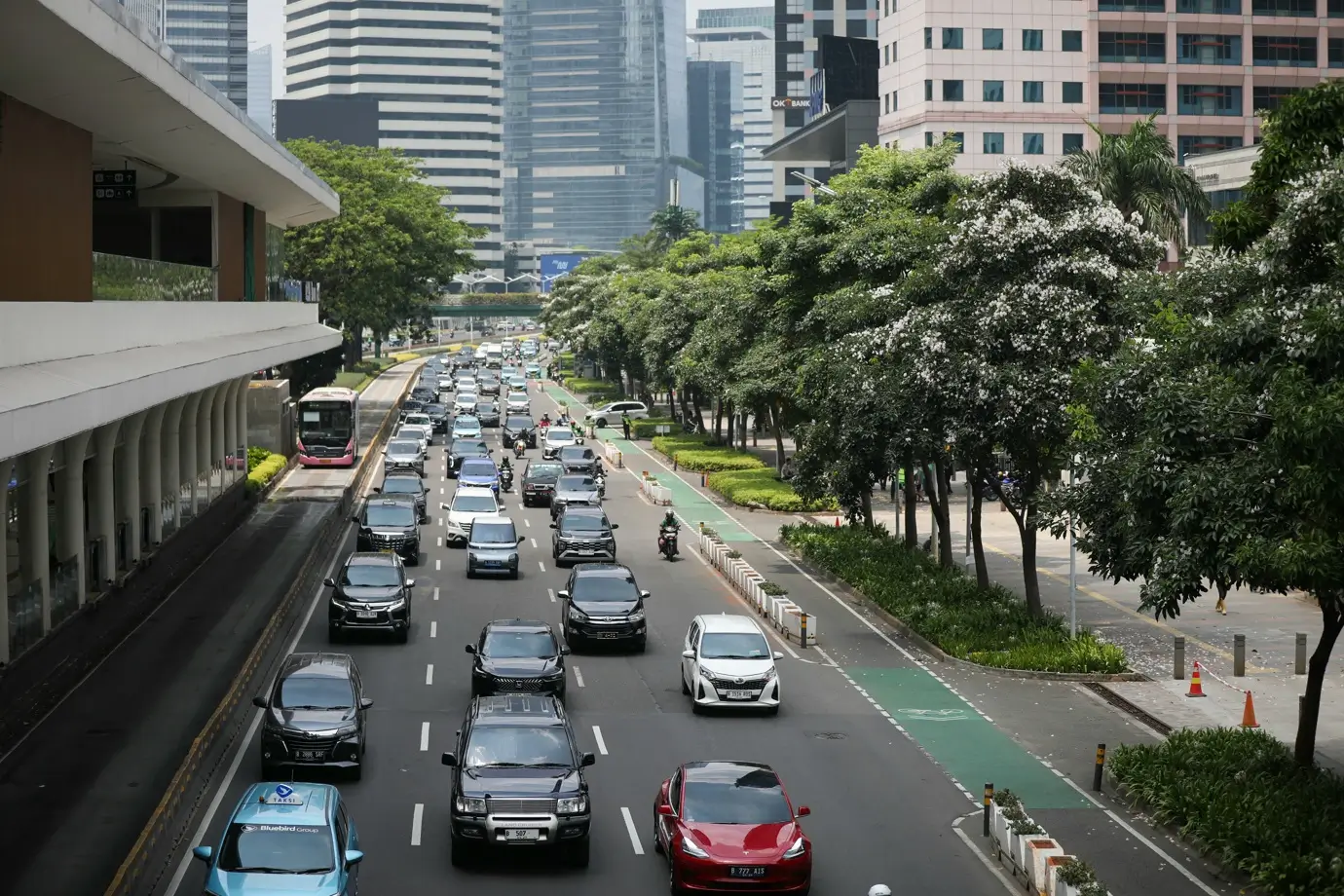 Foto: Suasana Kota di Jalan Jenderal Sudirman, Jakarta (beritajakarta.id)