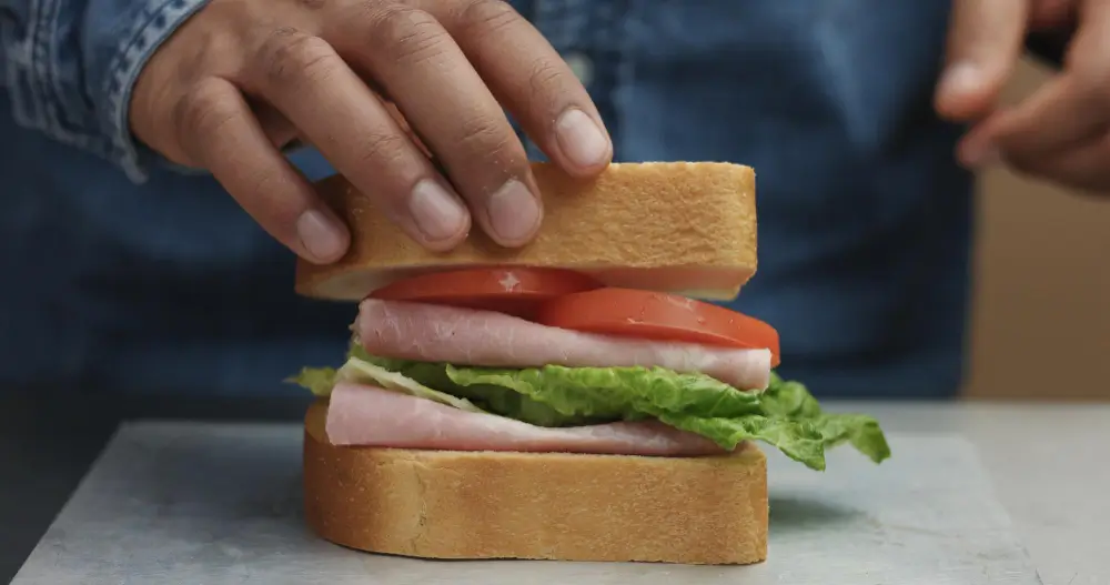 Ilustrasi sandwich. (Foto: Freepik/Anastasia Kazakova)