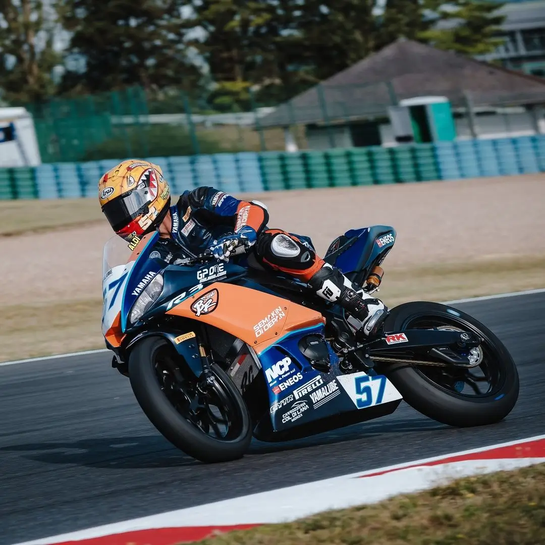 Salut  Aldi Satya Mahendra Catat Sejarah sebagai Pembalap Indonesia Pertama yang Juarai WorldSSP300