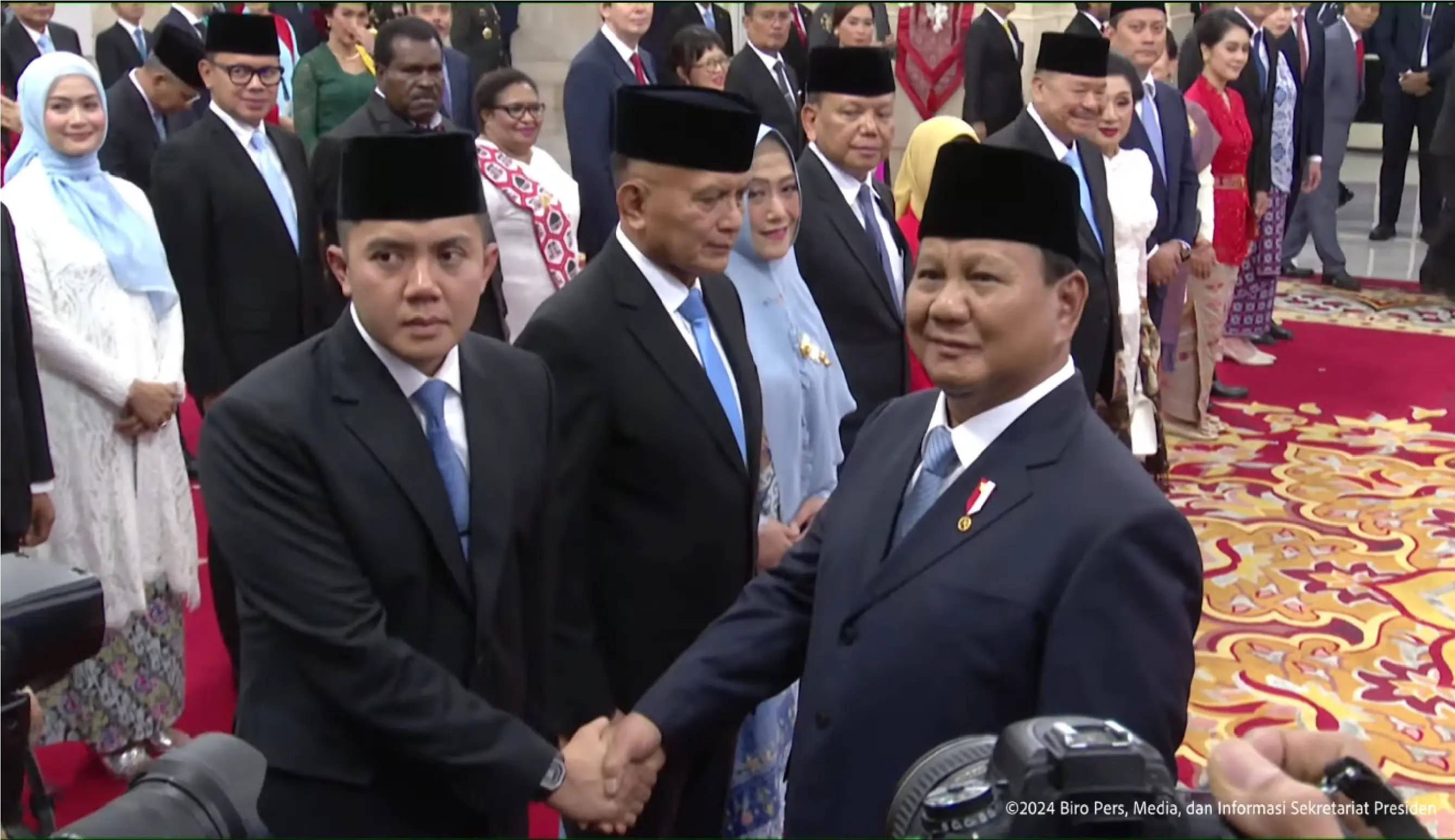 Mayor Teddy (kiri) dan Presiden Prabowo (kanan) di Istana Merdeka, Jakarta, Senin (21/10/24). (Foto: Tangkapan layar YouTube/Sekretariat Presiden)