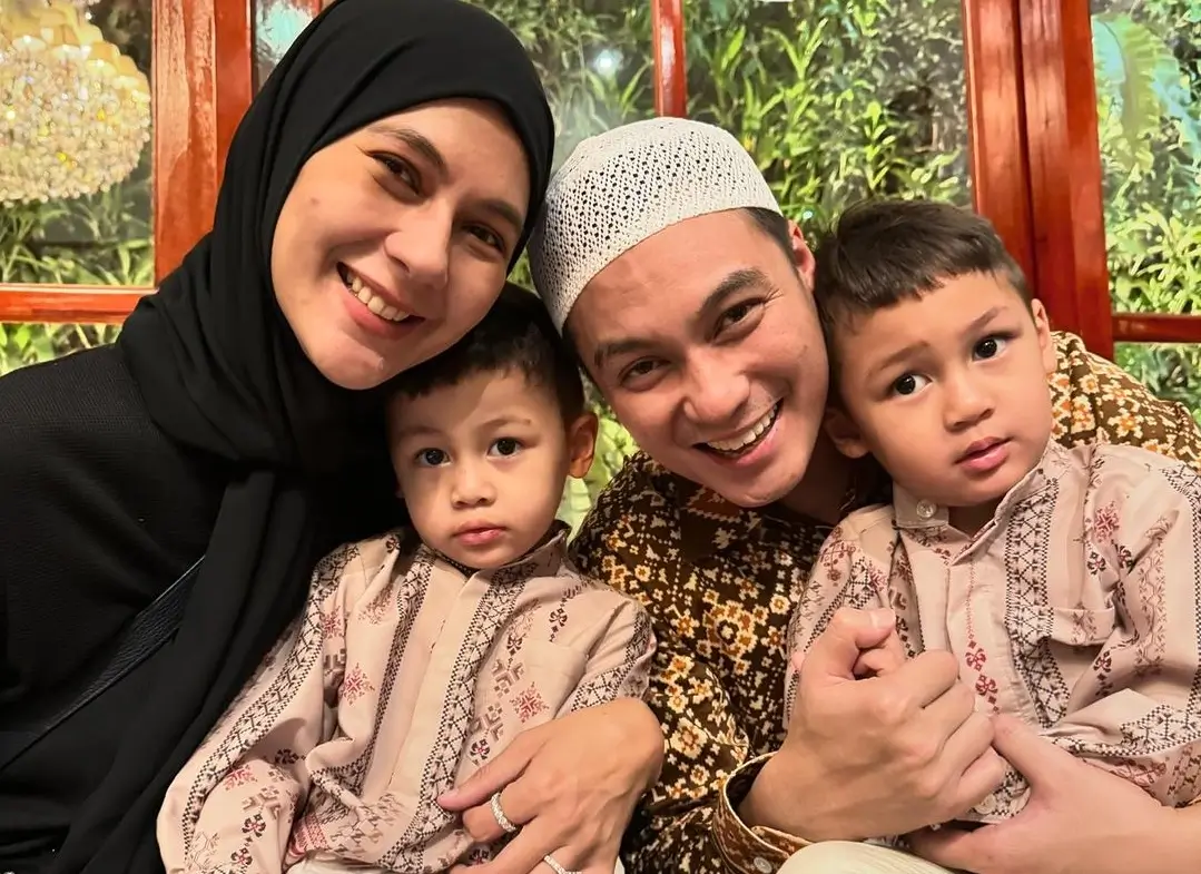 Baim Wong, Paula Verhoeven, dan kedua anaknya. (Foto: Instagram/baimwong)