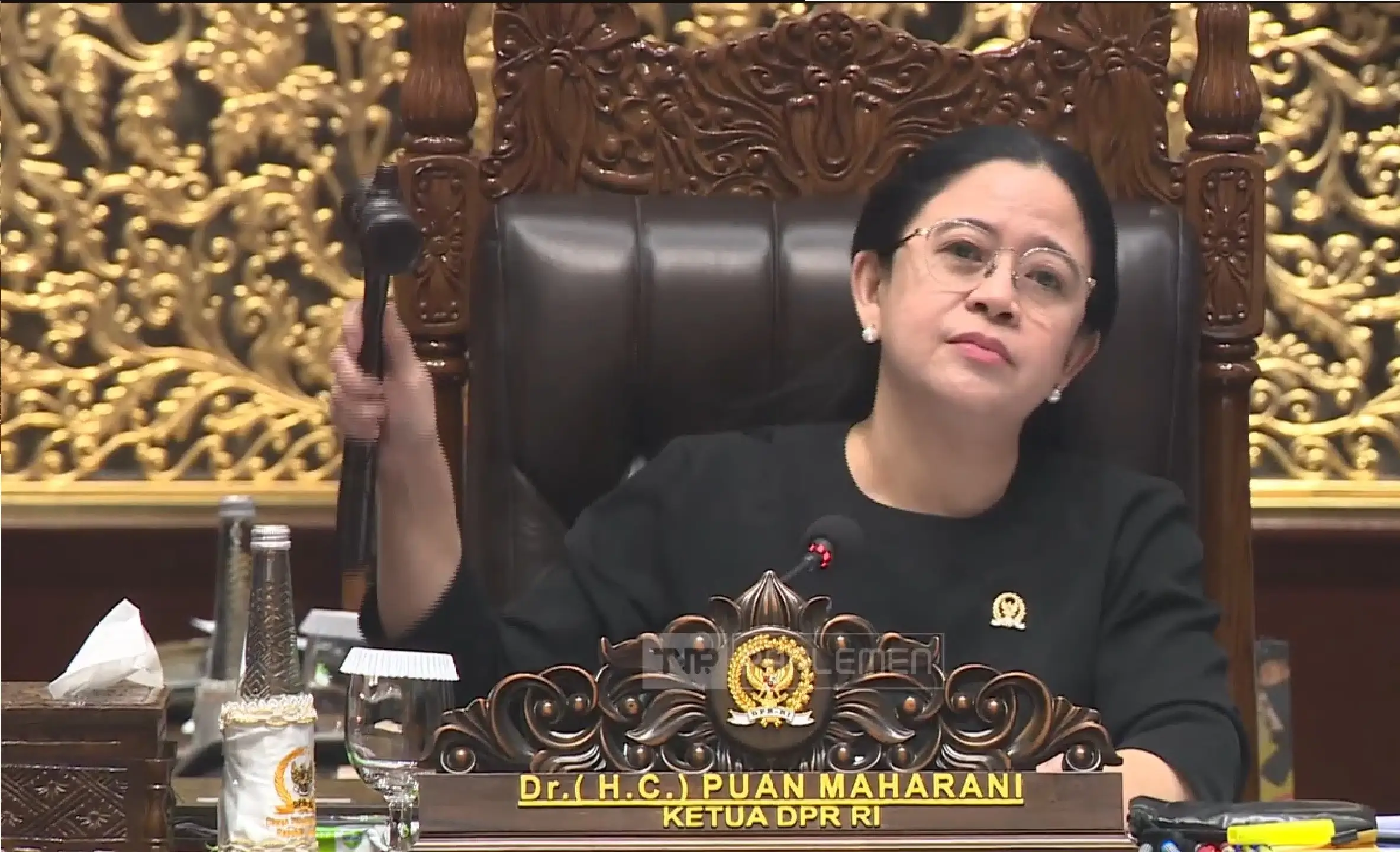 Ketua DPR RI Puan Maharani ketika memimpin Rapat Paripurna Ke-5 DPR RI Masa Persidangan I Tahun Sidang 2024-2029 di Kompleks Parlemen Senayan, Jakarta, Selasa (22/10/24). (Foto: Tangkapan layar YouTube/TVR Parlemen)