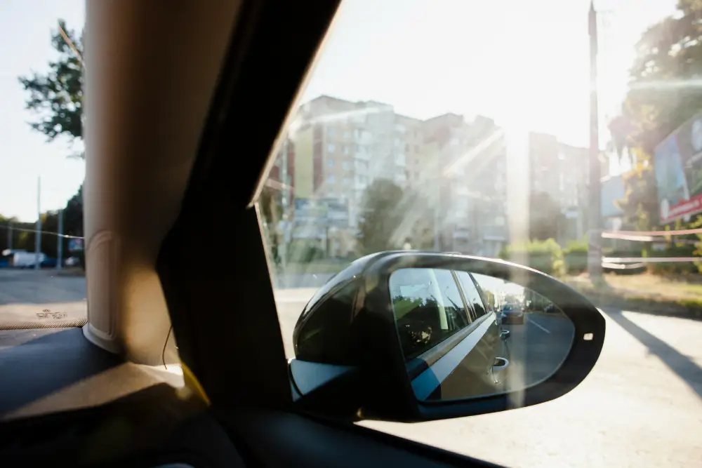 Ilustrasi spion mobil. (Foto: Freepik)