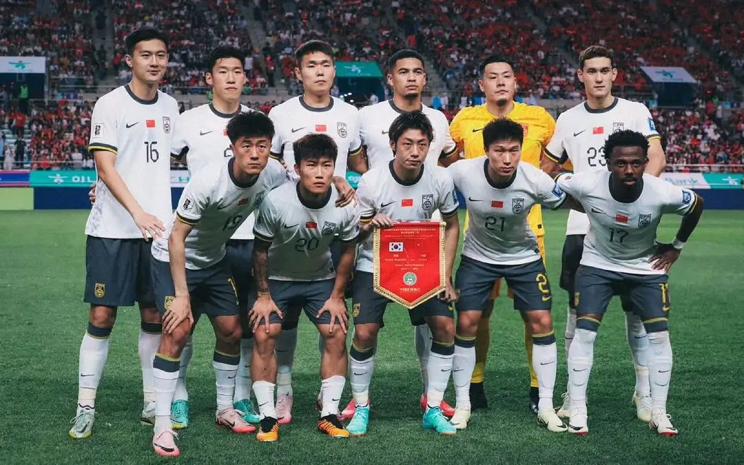 Timnas Indonesia Senyumin Aja Hoaks dari Warganet China ke Mees Hilgers dan Eliano Reijnders