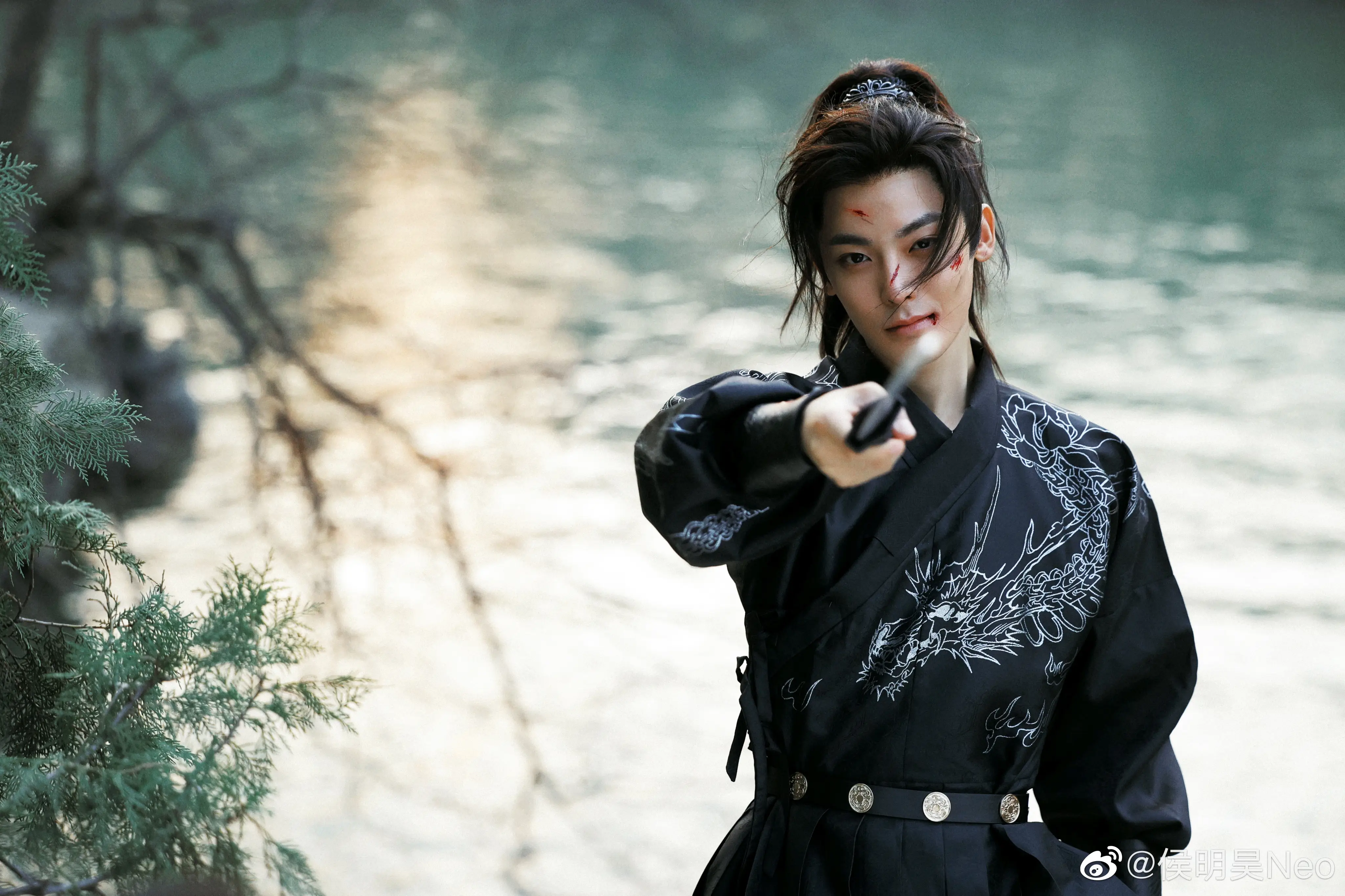 Hou Ming Hao  Eks Idol yang Tampil Memukau dalam Drama Love in the Clouds