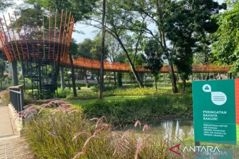 Foto: Suasana Tebet Eco Park di Jakarta Selatan setelah dibuka kembali, Senin (15/8/2022). (ANTARA/Luthfia Miranda Putri.)