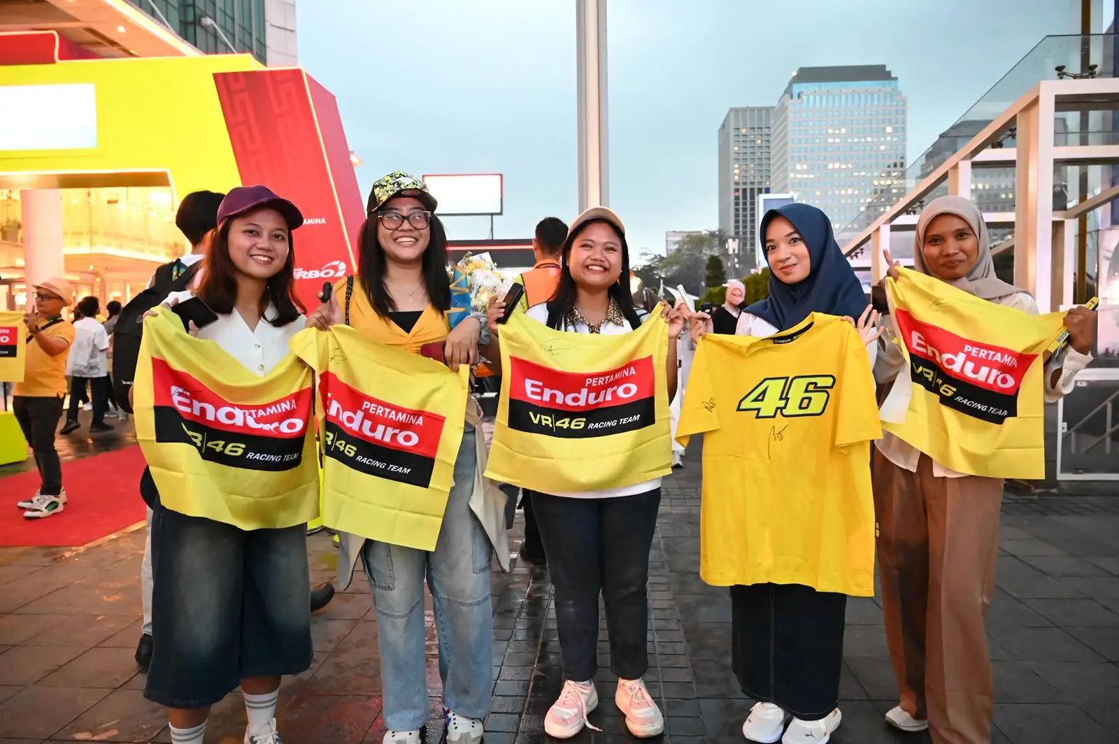 Saat Valentino Rossi dan Pembalap Pertamina Enduro VR46 Racing Team Sapa Penggemar di Indonesia