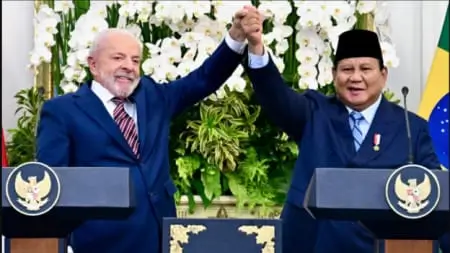 Presiden Republik Indonesia, Prabowo Subianto saat keterangan pers bersama Presiden Republik Federasi Brasil, Luiz Inácio Lula da Silva di Istana Merdeka, Jakarta, pada Kamis (23/10). Foto: BPMI Setpres/Cahyo