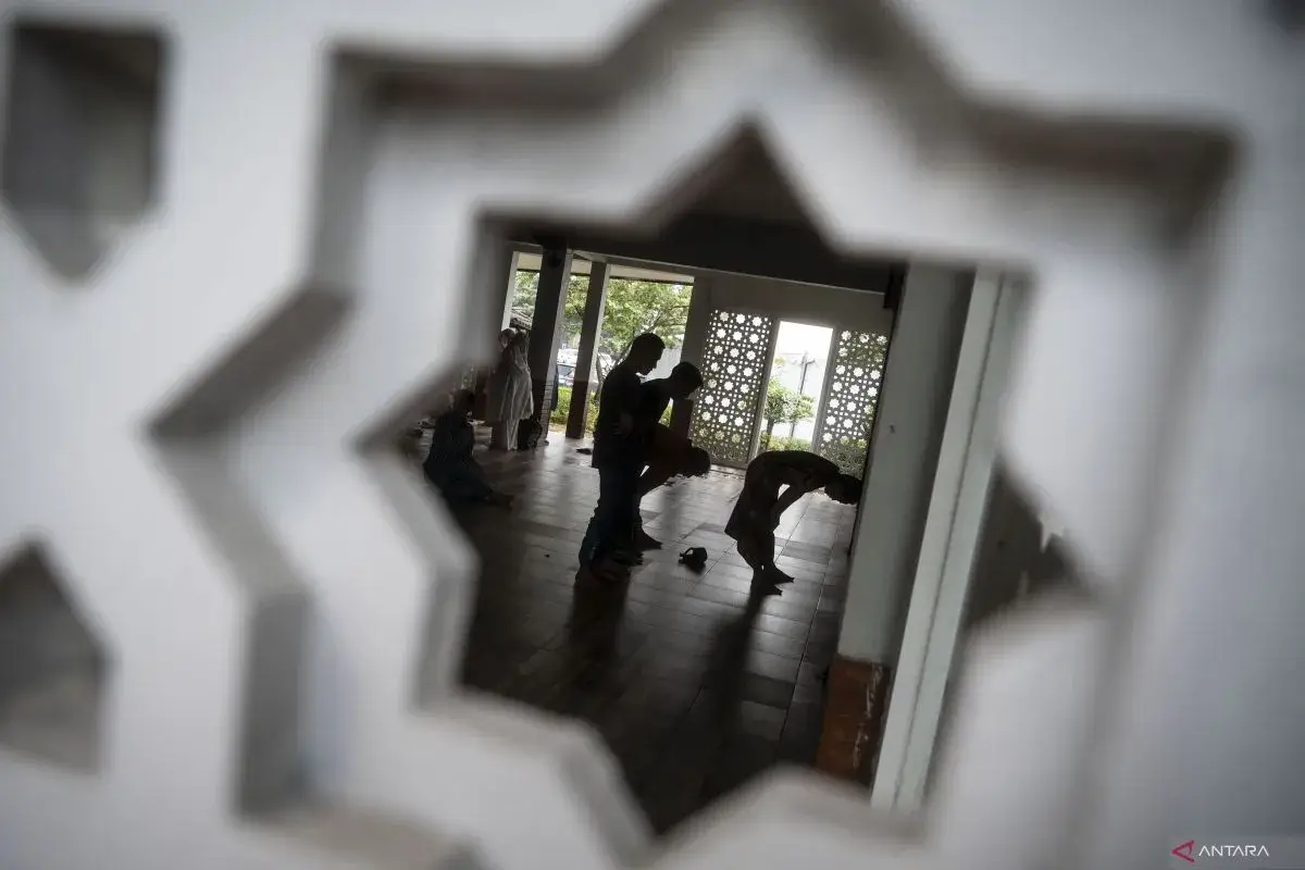 Ilustrasi: Shalat dhuzur. (Foto: ANTARA FOTO/Aprilio Akbar/tom)