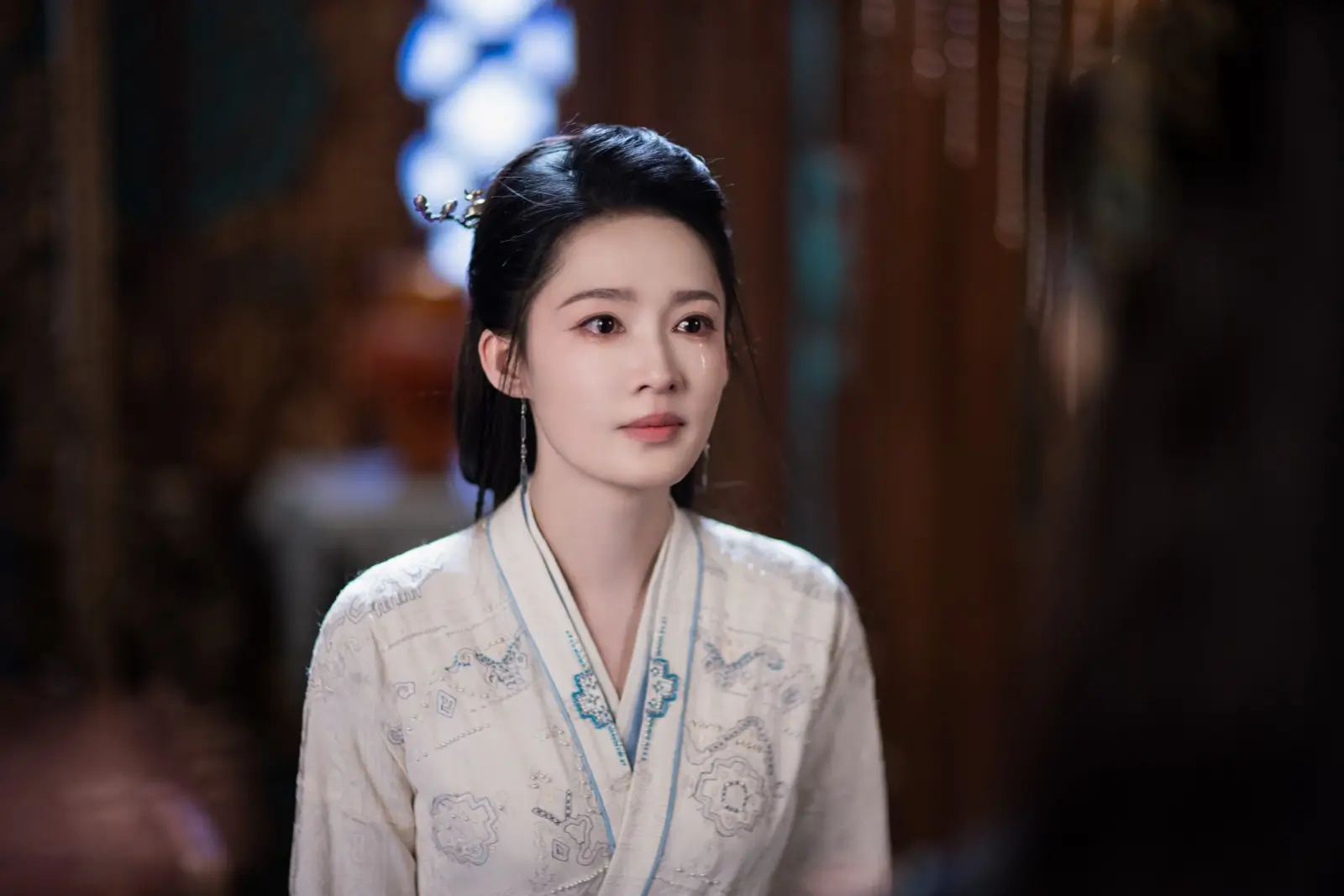 Dari Panggung Opera  Ini Perjalanan Karier Li Qin yang Curi Perhatian lewat Fated Hearts