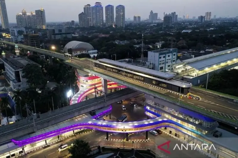 Foto: Foto udara jembatan layang (skybridge) penghubung Stasiun MRT Asean dan Halte Transjakarta CSW di Jakarta, Rabu (11/8/2021) (ANTARA FOTO/Hafidz Mubarak A/aww/aa.)