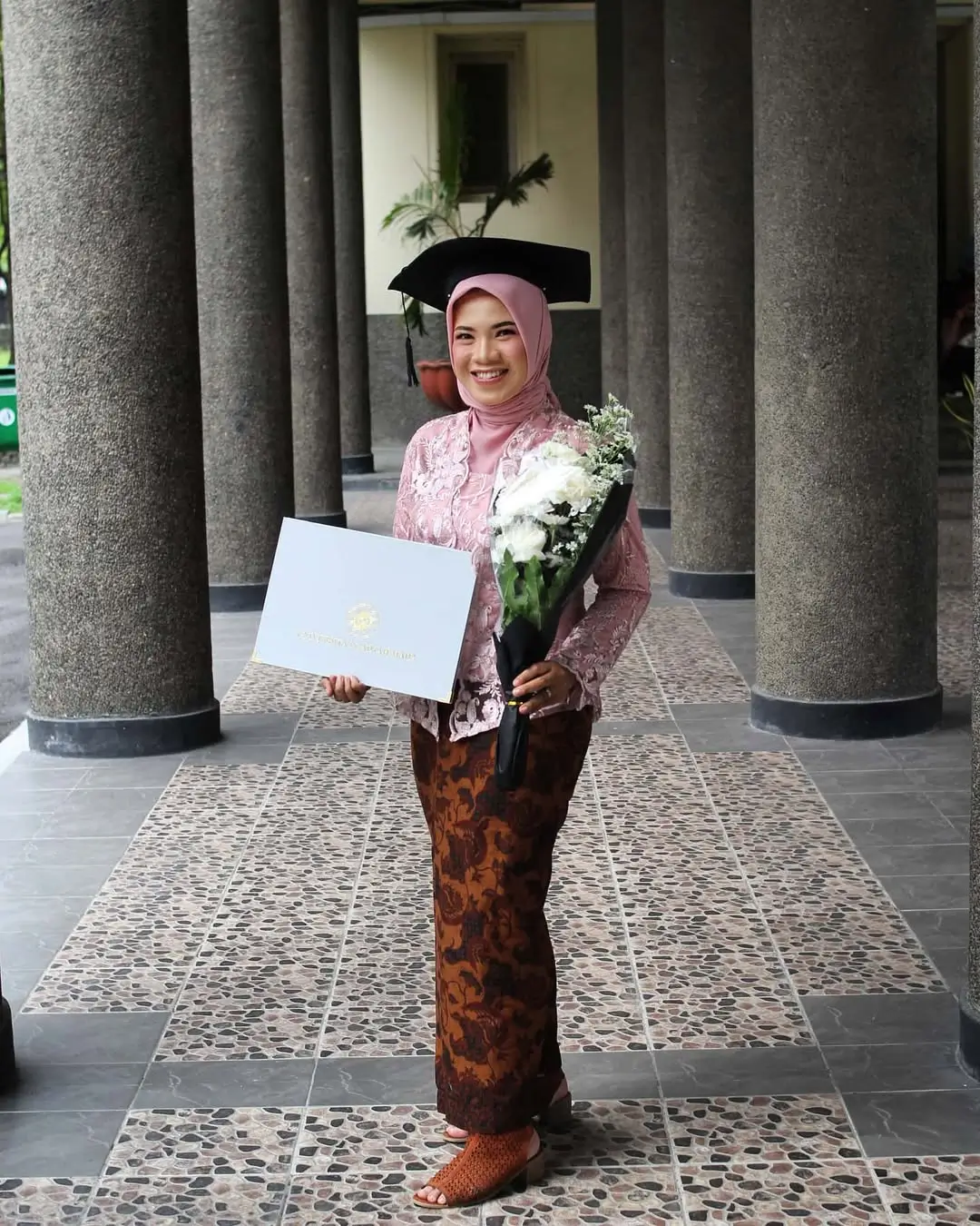 Kisah Inspiratif Meilinda Damayanti  Akademisi yang Angkat Tenun ke Panggung Dunia Lewat Kainnesia