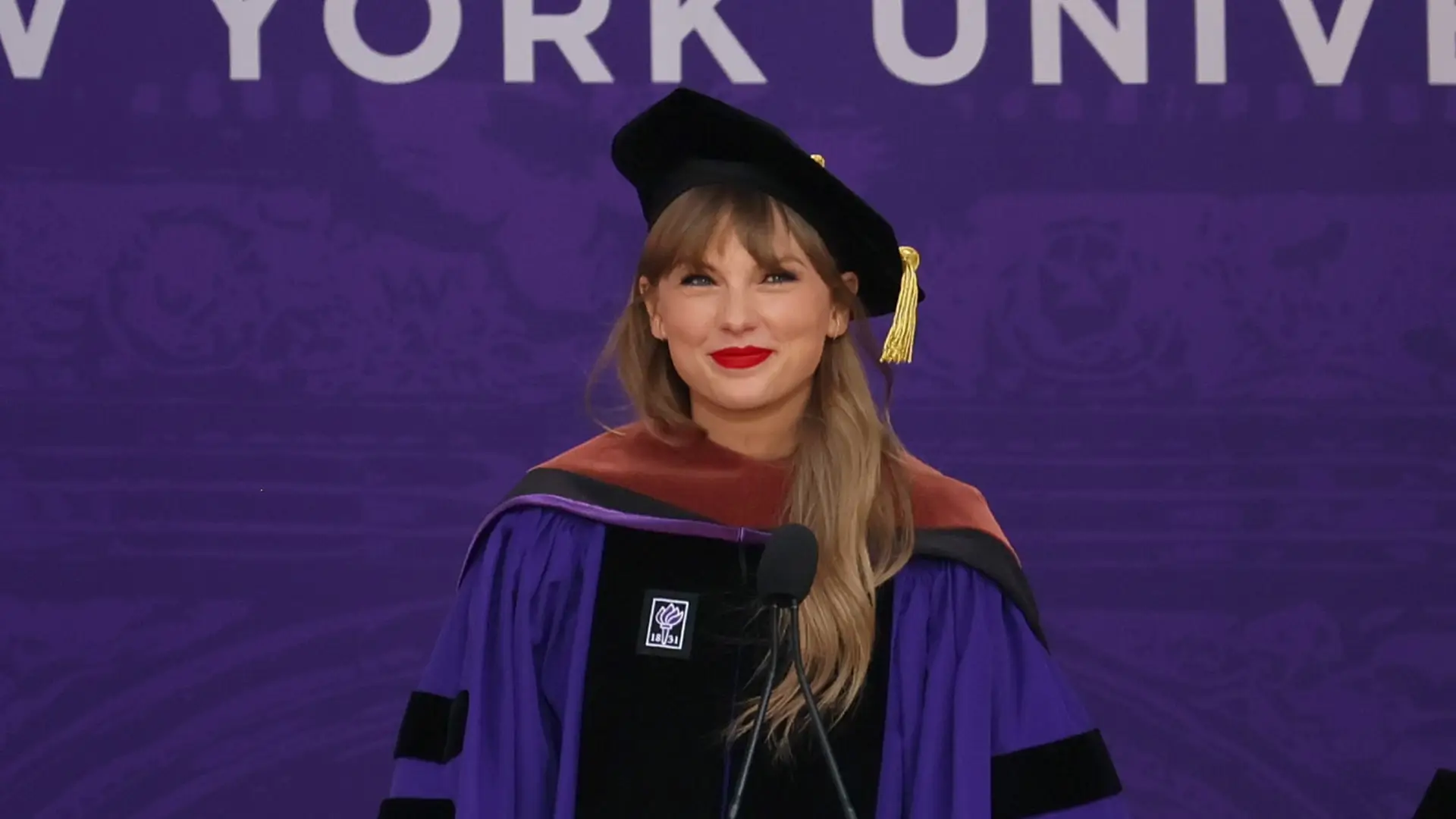 Taylor Swift  Musik Country  Gelar Doktoral dan Grammy Award 11 Kali