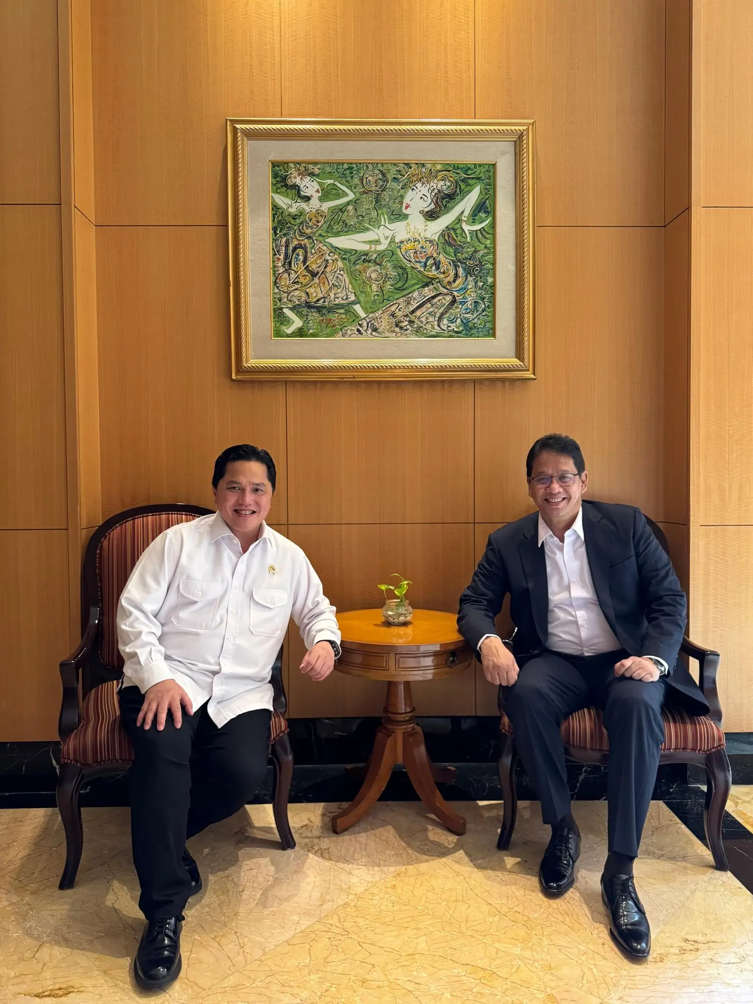 Menteri Pemuda dan Olahraga Republik Indonesia yang juga Ketua Umum PSSI, Erick Thohir, bertemu dengan Menteri Keuangan, Bapak Purbaya Yudhi Sadewa membahas tentang Asta Cita Bapak Presiden dalam memperkuat pembangunan sumber daya manusia, prestasi olahraga, penguatan peran pemuda dan pemudi Indonesia. Dok. IG Erick Thohir
