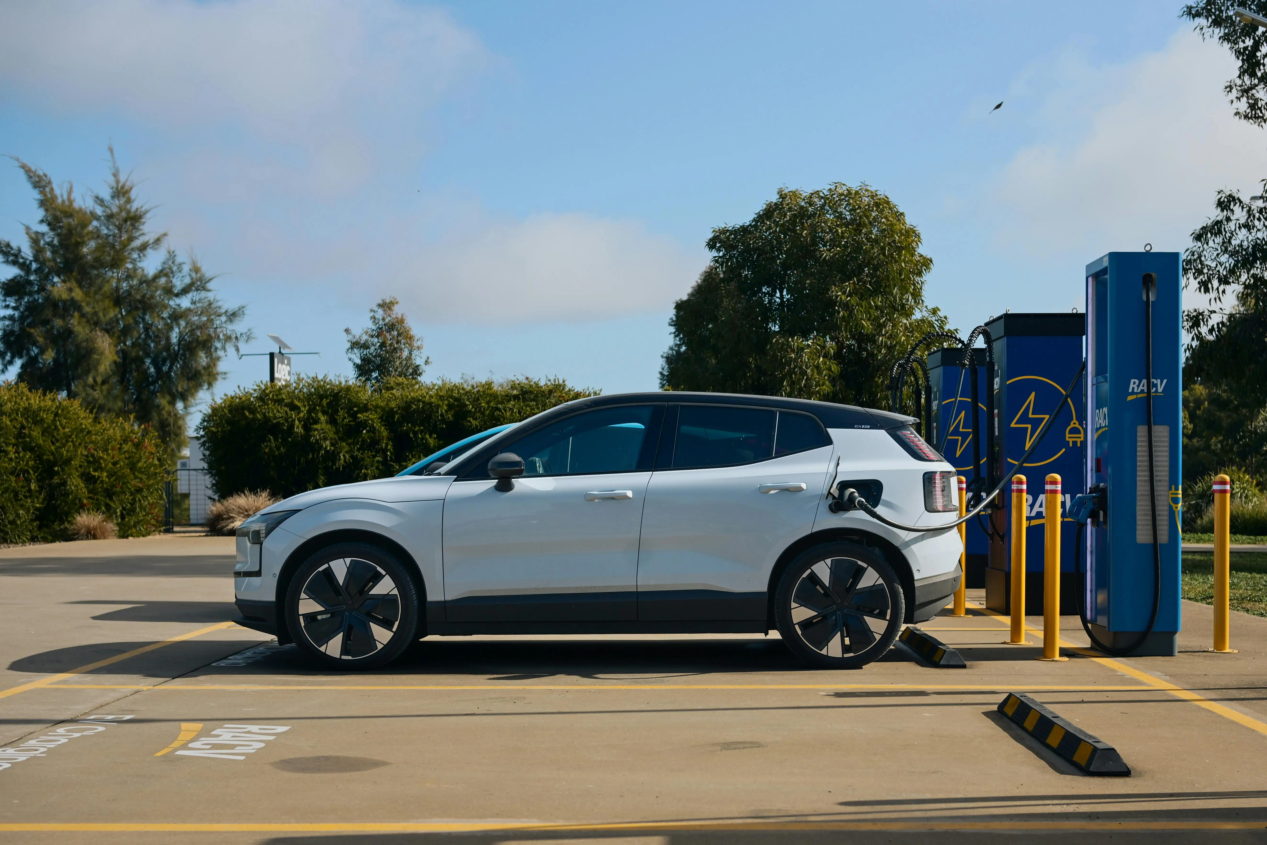 Ilustrasi mobil listrik. (Foto: Pexels/Harry Tucker)