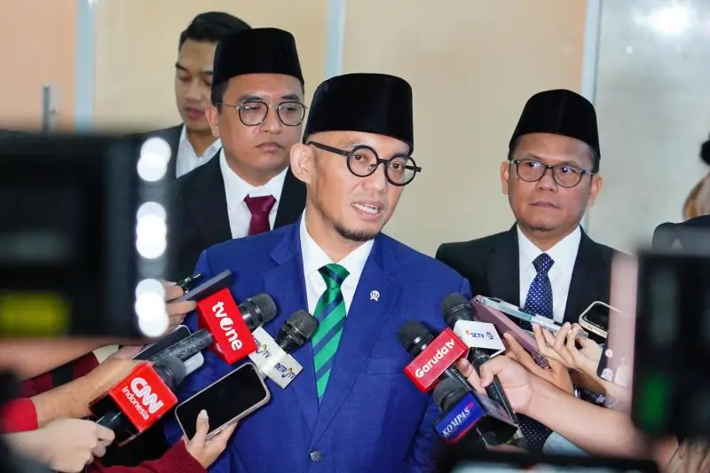 Wakil Menteri Haji dan Umrah Dahnil Anzar Simanjuntak dalam wawancara cegat setelah rapat kerja bersama Komisi VIII DPR RI, Senin (27/10/2025). (Foto: ANTARA/HO-Kemenhaj RI)